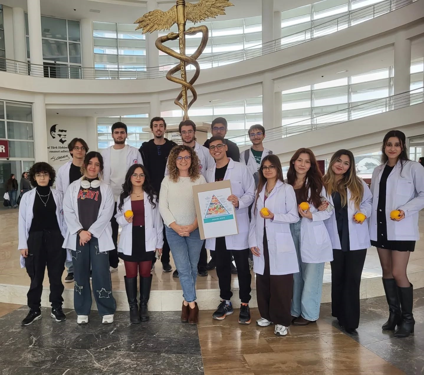 Adü Tıp Fakültesi Öğrencilerinden Sağlıklı Beslenme Farkındalık Etkinliği (1)