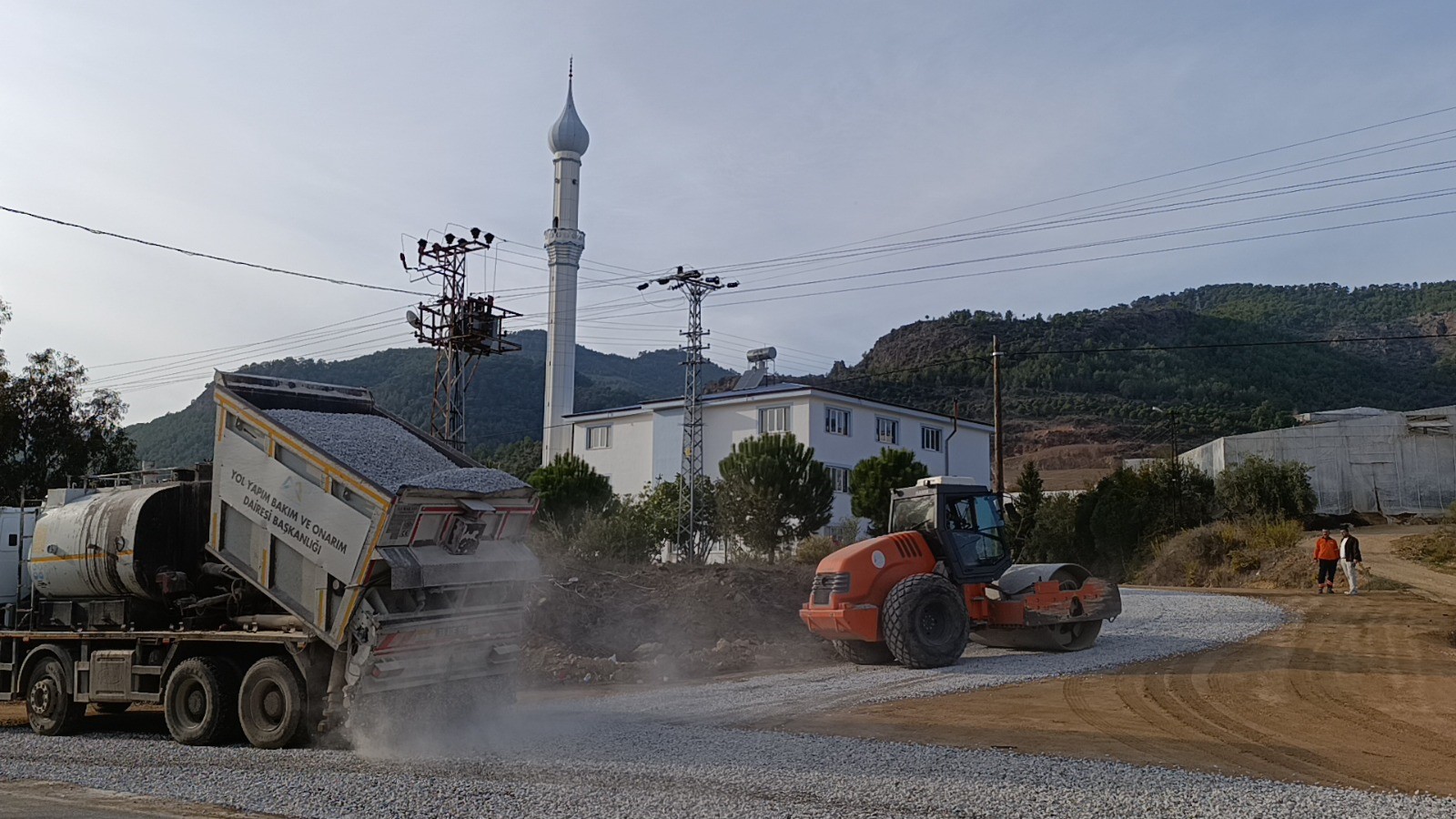 Anamur’da Cami Çevresi Ve 11 Kilometrelik Yol Yenilendi (2)
