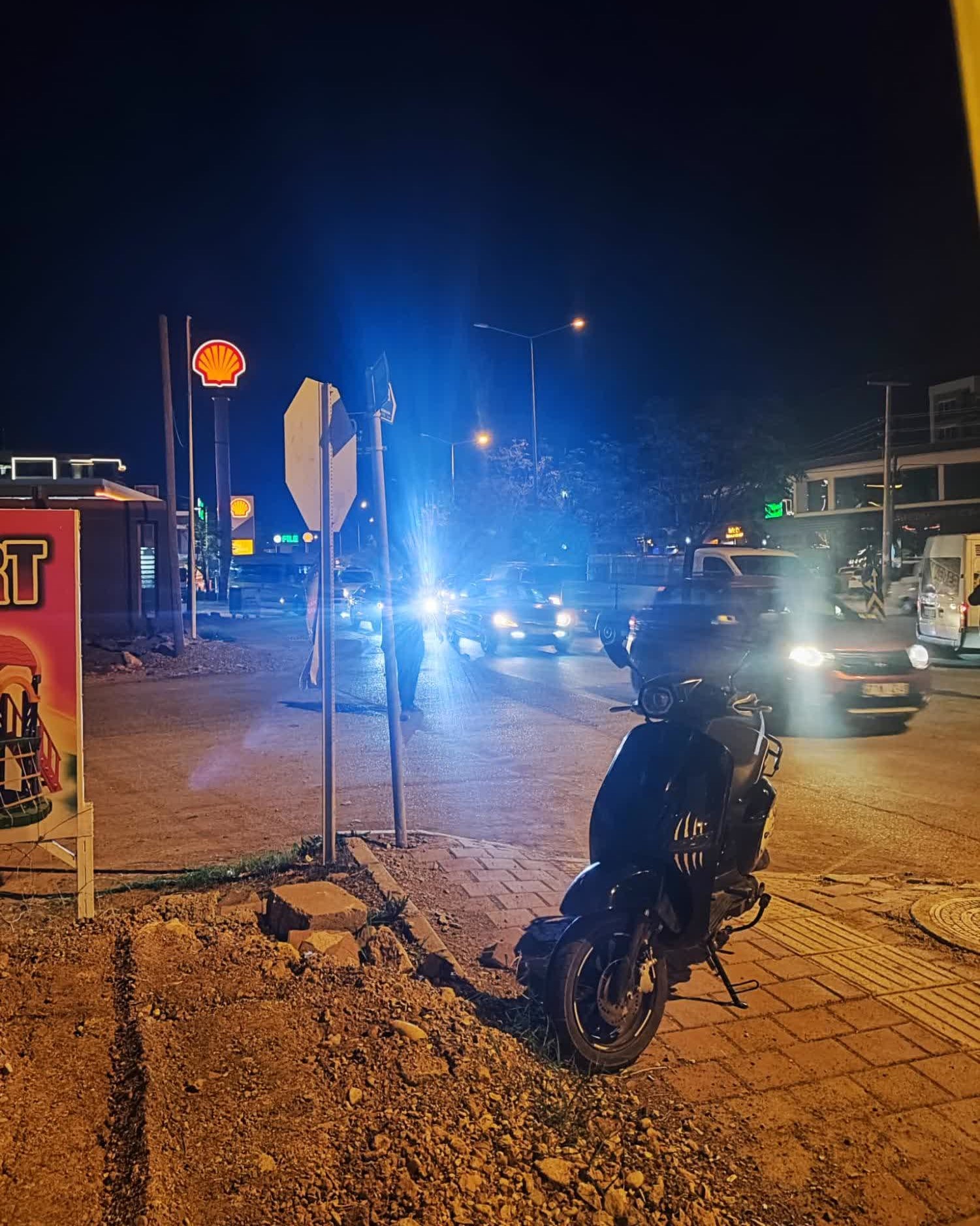 Antalya Altintasta Trafik Isigi Eksikligi Kazalara Yol Aciyor (2)