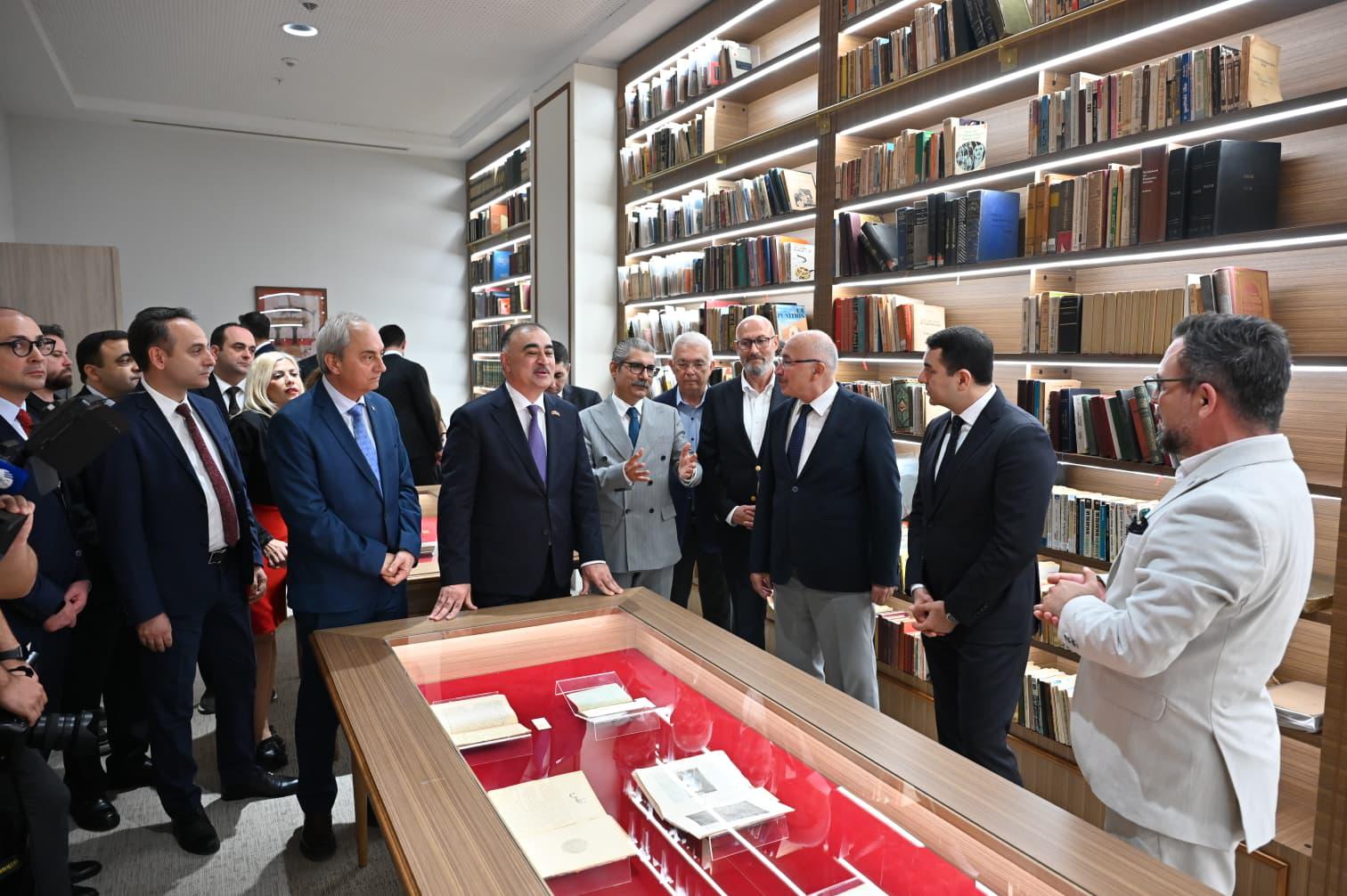 Antalya Kutuphanesinde Azerbaycan Seckileri 2