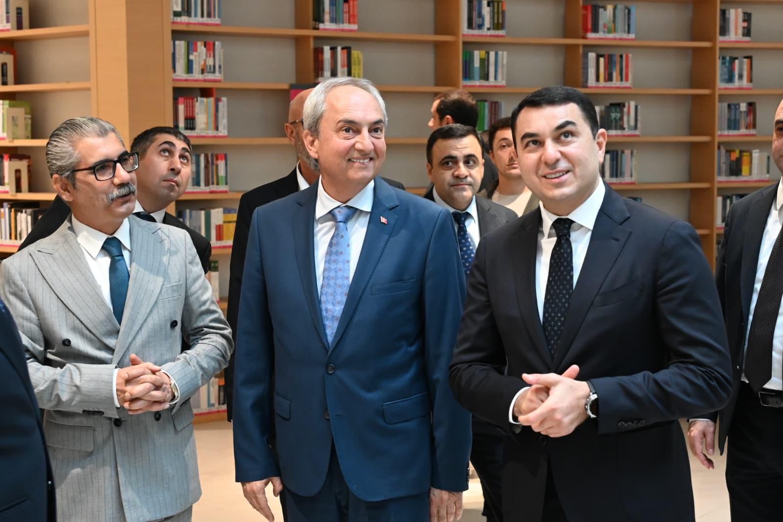 Antalya Kutuphanesinde Azerbaycan Seckileri 3