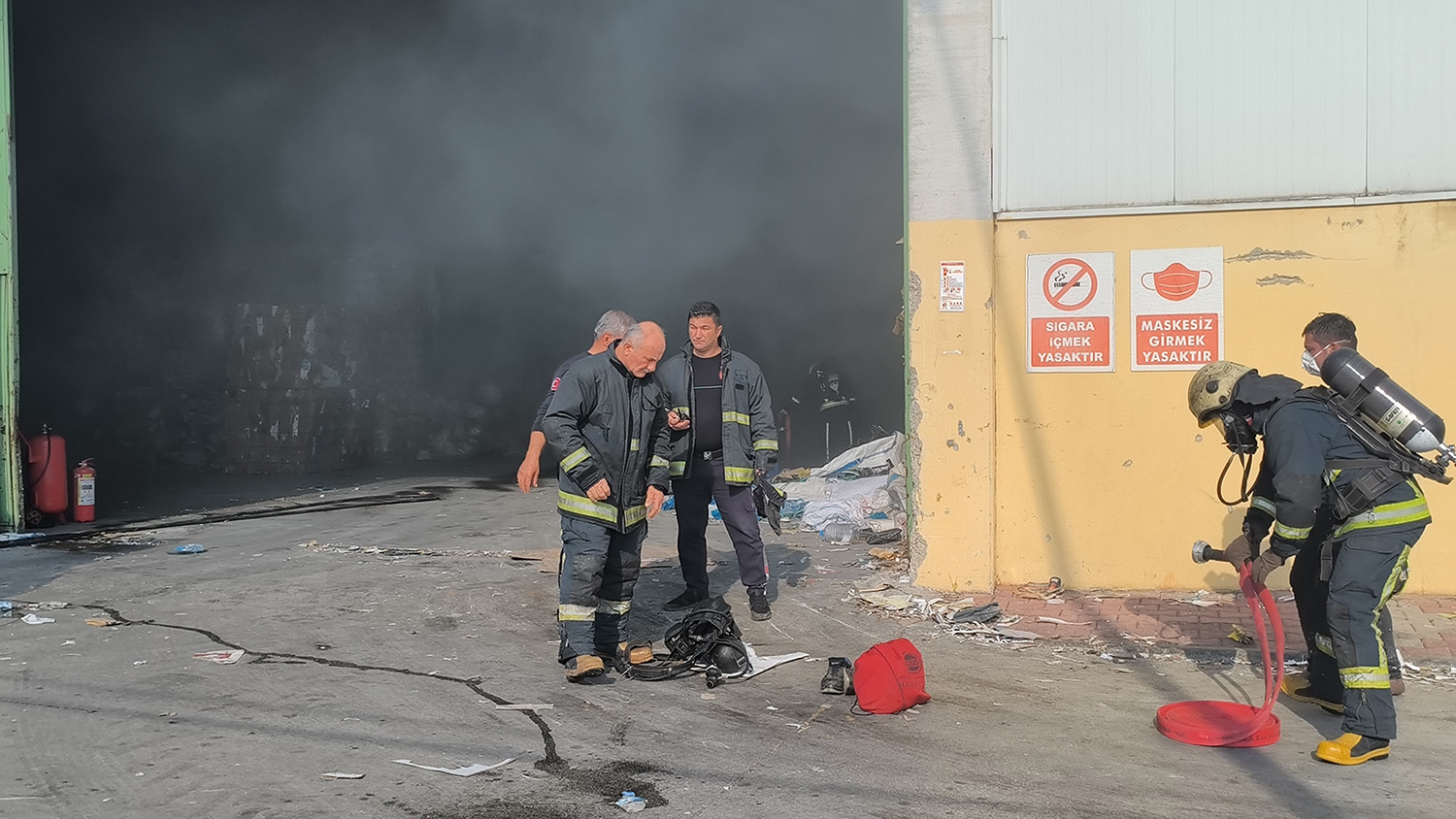 Antalya'da Geri Dönüşüm Fabrikasındaki Yangın Korkuttu (4)