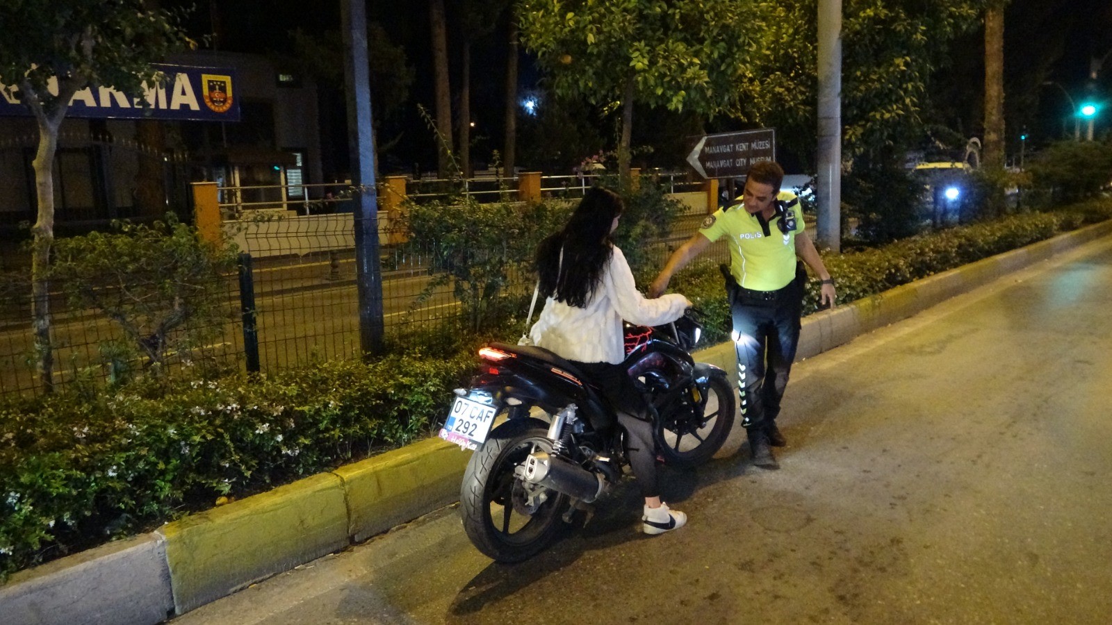 Antalya'da Şok Denetimde Sürücülere Ceza Yağdı (1)