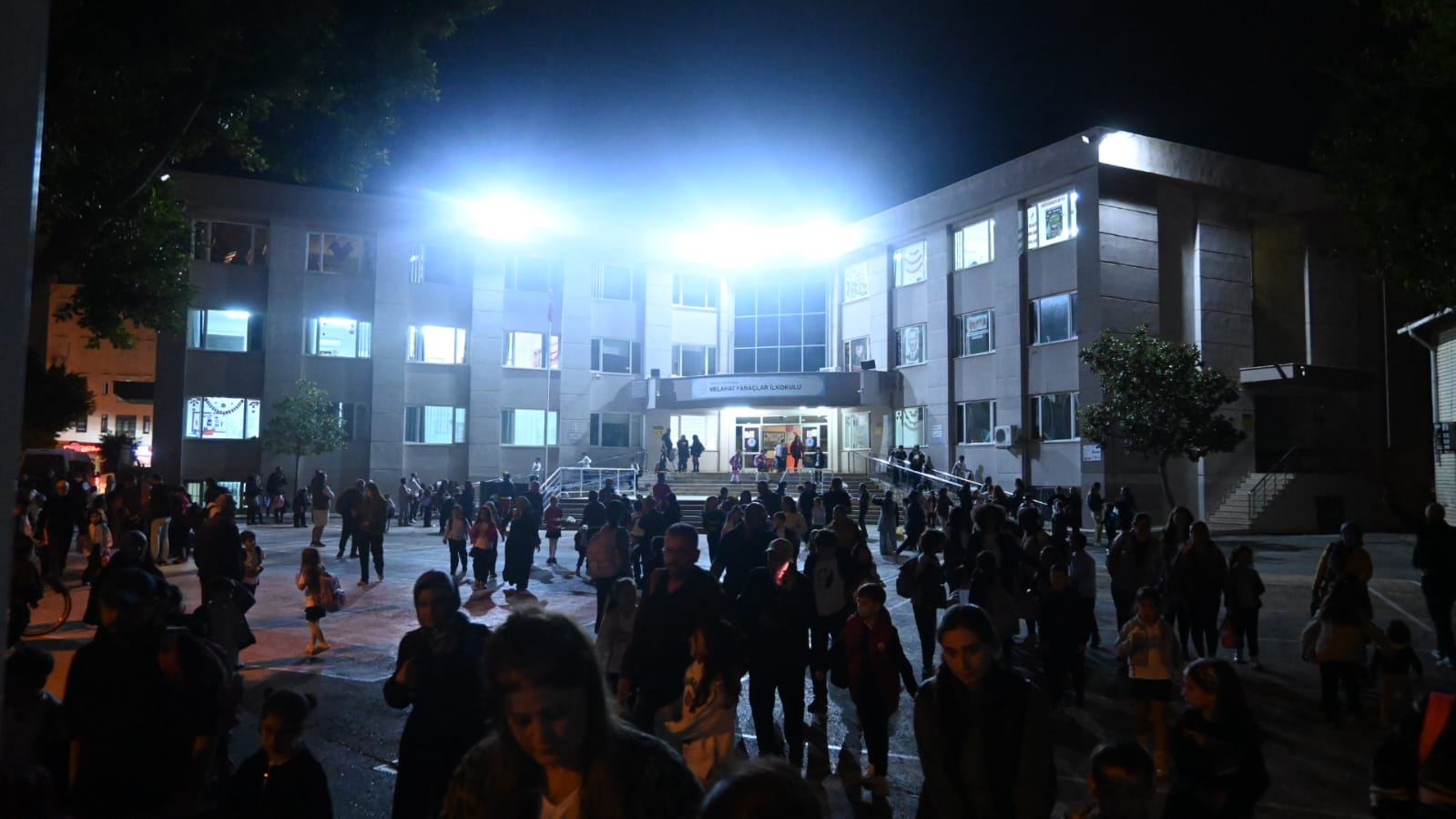 Antalya’nın Bu Okulunda Çocuklar Gün Yüzü Görmüyor (12)