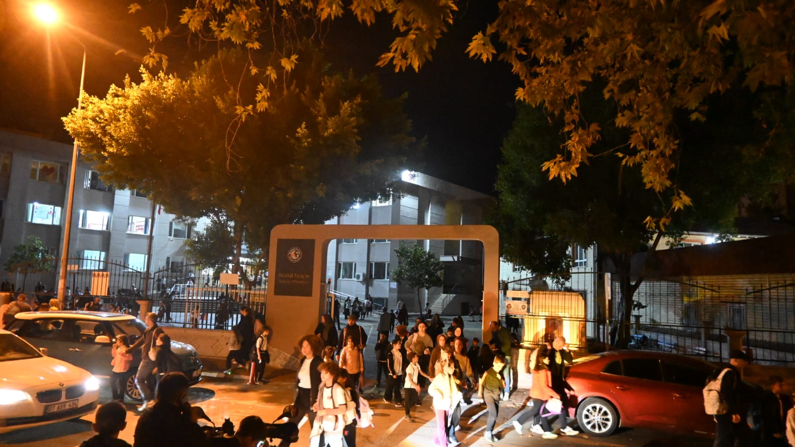 Antalya’nın Bu Okulunda Çocuklar Gün Yüzü Görmüyor (9)