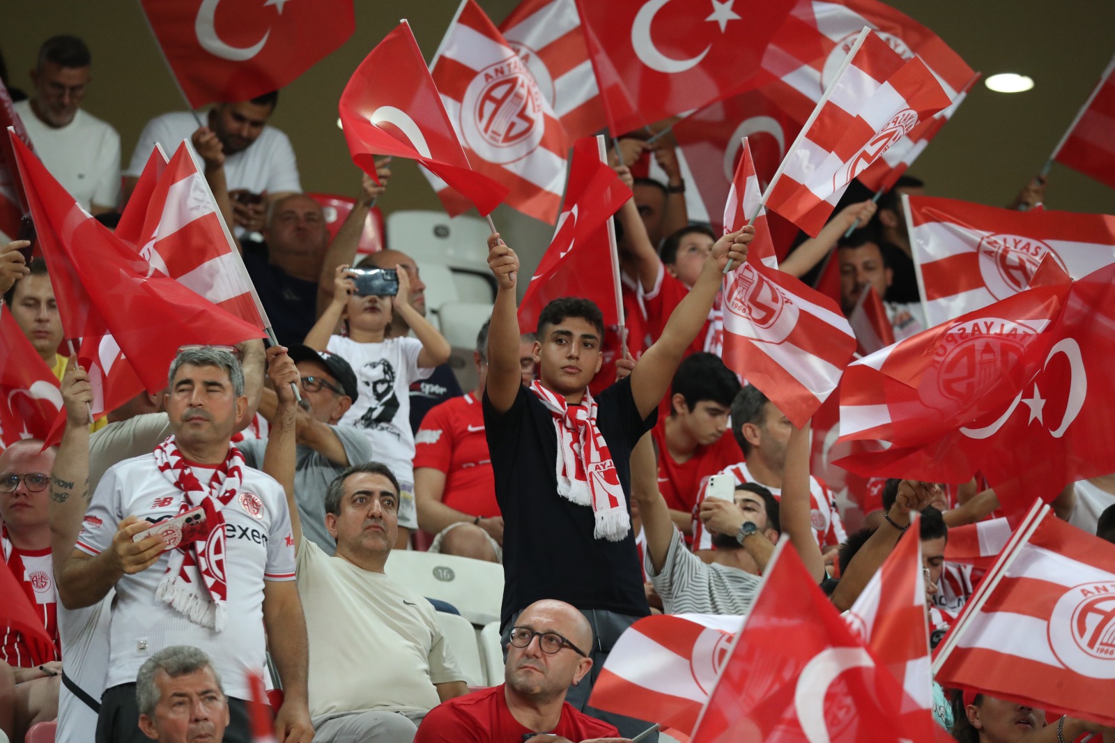 Antalyaspor Kritik Maçta Taraftar Desteği Bekliyor (2)