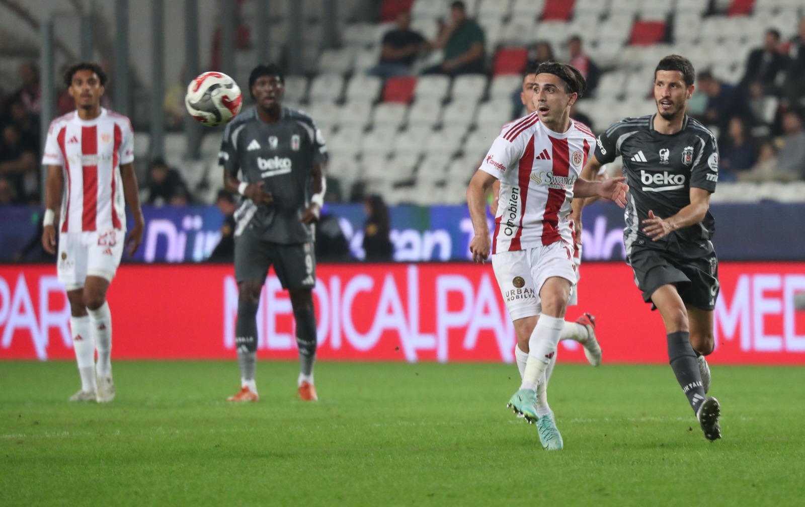 Antalyaspor Taraftarıyla Çöküyor (2)