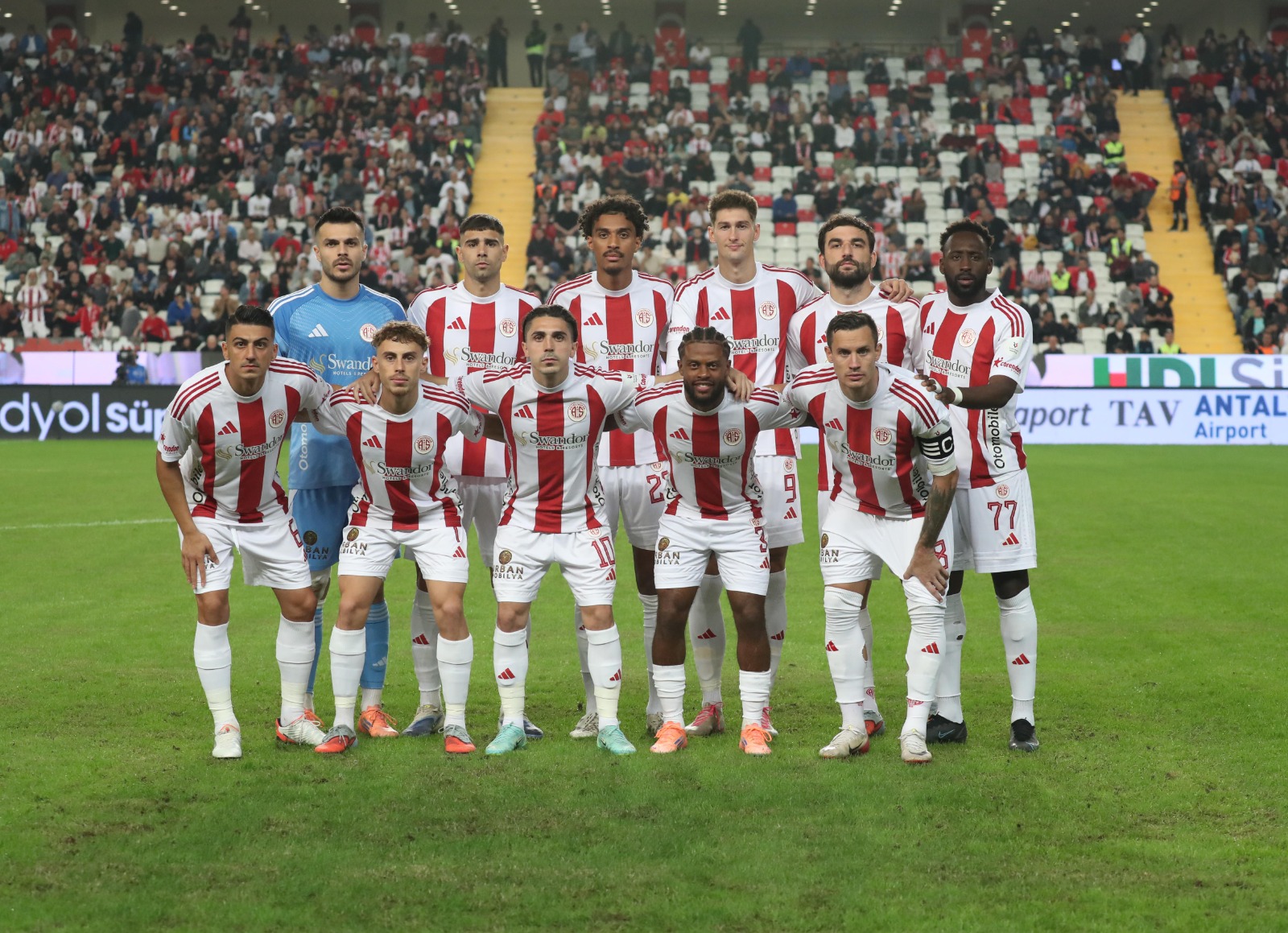 Antalyaspor Taraftarıyla Çöküyor (3)