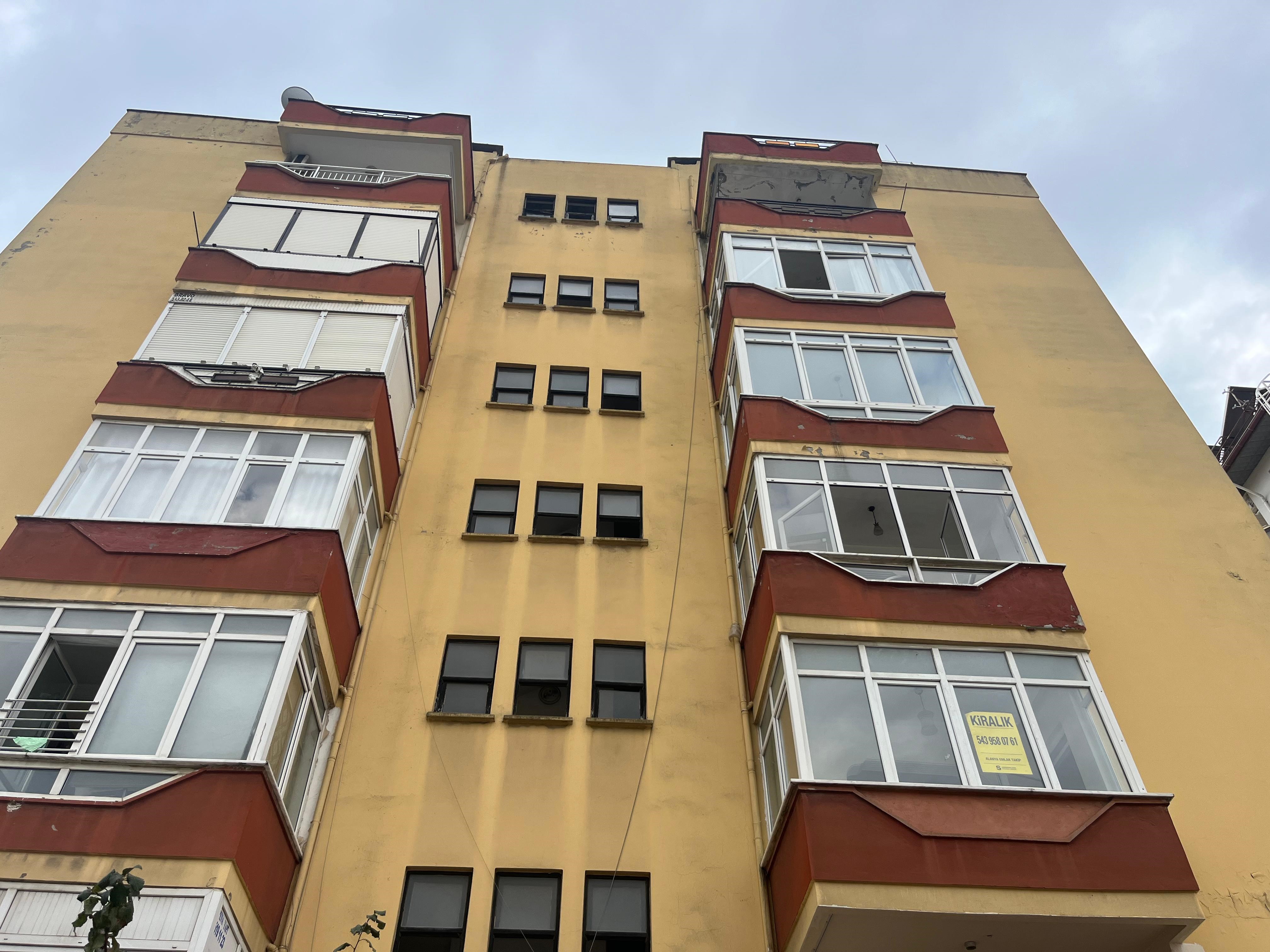 Apartmana Eli Boş Girdi (6)