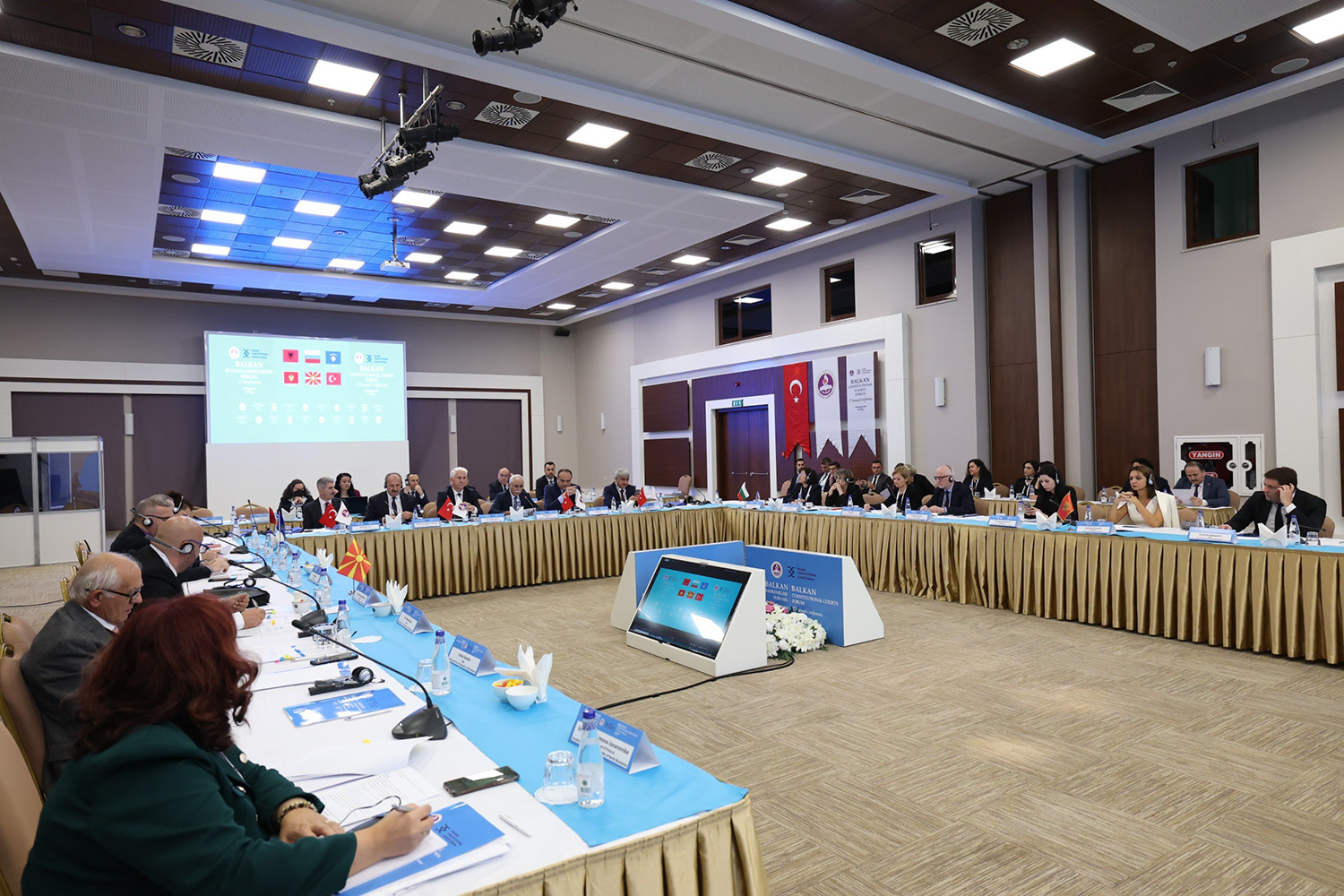 Aym Forumu Yapildi (3)