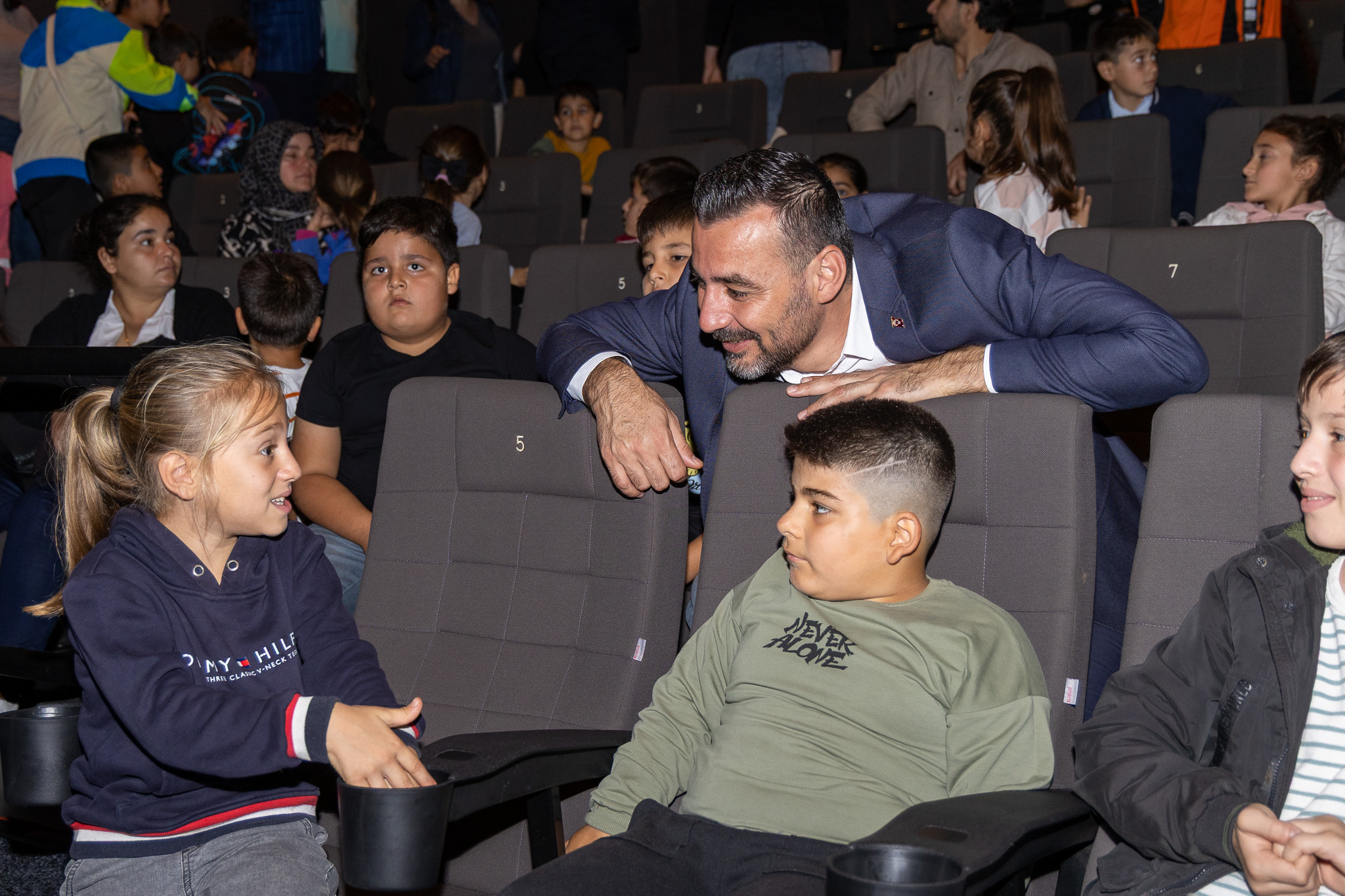 Başkan Vekili Çiçek’ten Çocuklara Sinema Sürprizi (1)