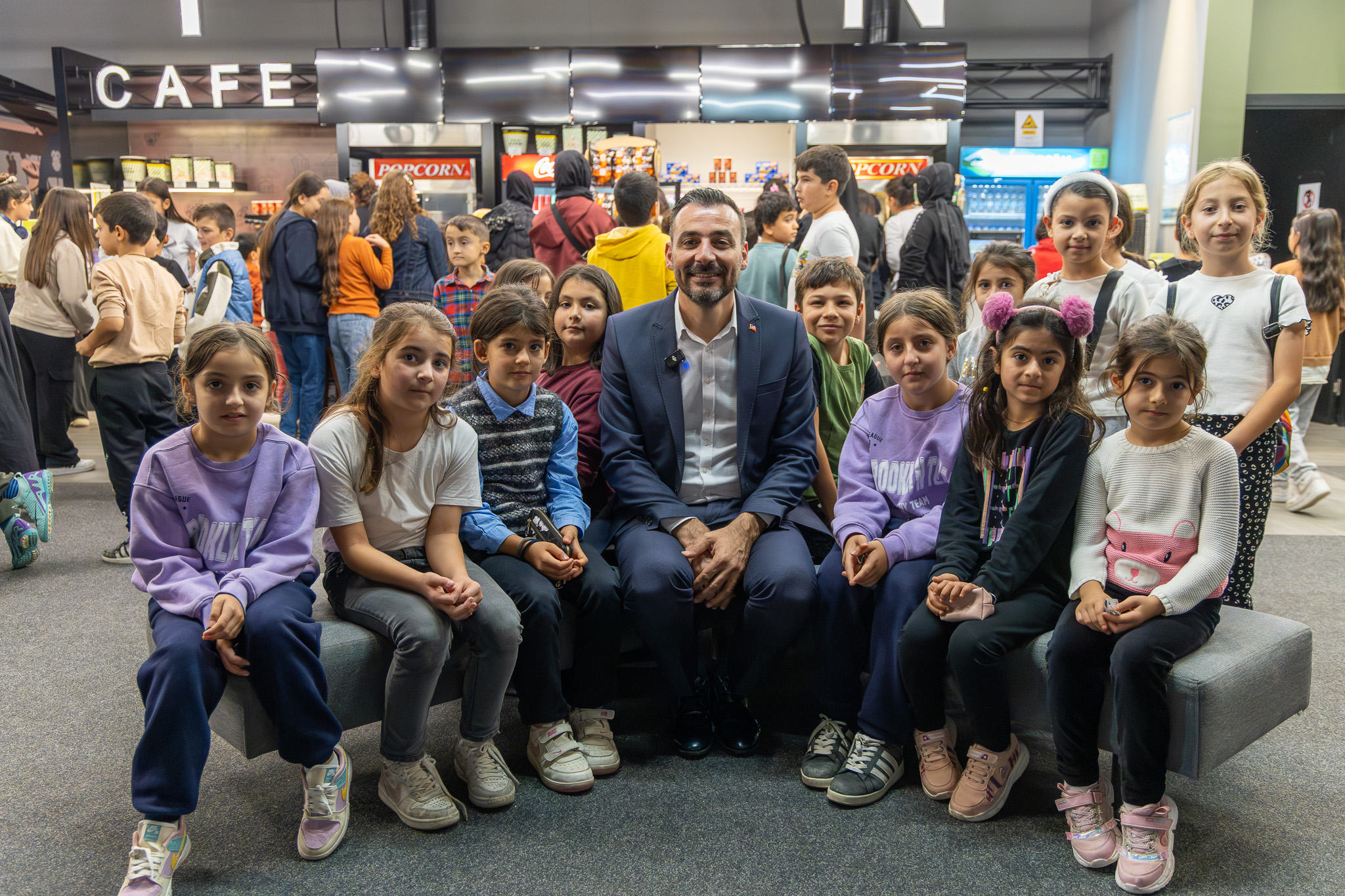 Başkan Vekili Çiçek’ten Çocuklara Sinema Sürprizi (5)