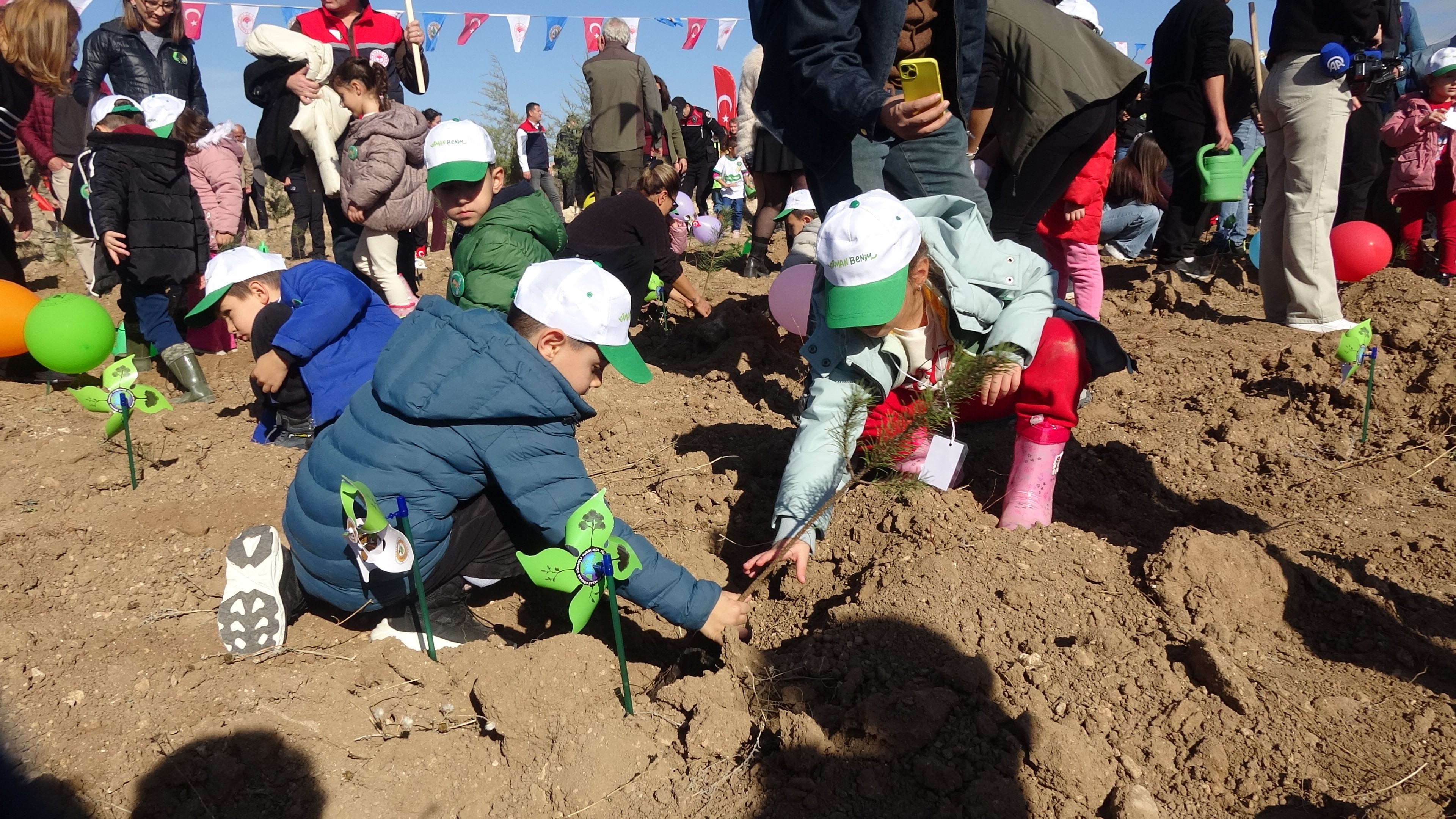 Burdur Da 13 Bin Fidan Toprakla Buluştu (1)