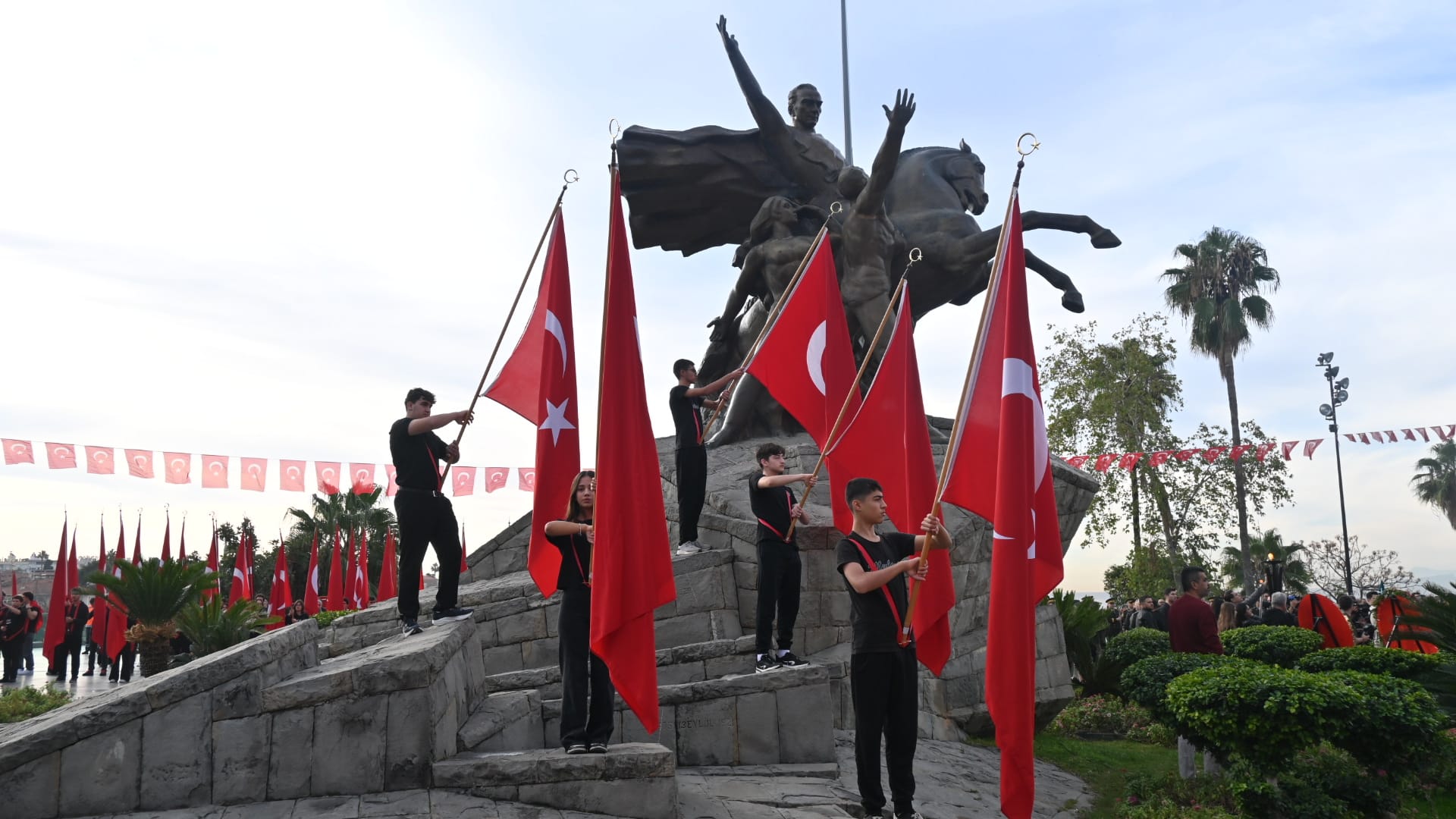 Chp Antalya, Atatürk’ü 87. Yılında Minnetle Andı (10)