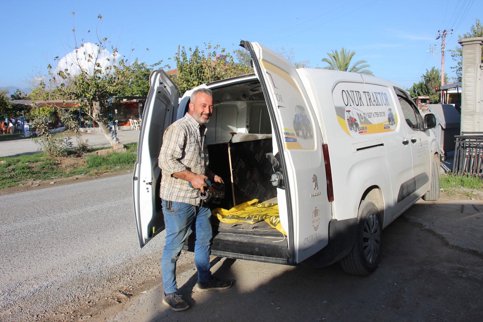 Çiftçilerin Imdadına 'Mobil Tamir' Aracı Ile Yetişiyor (2)