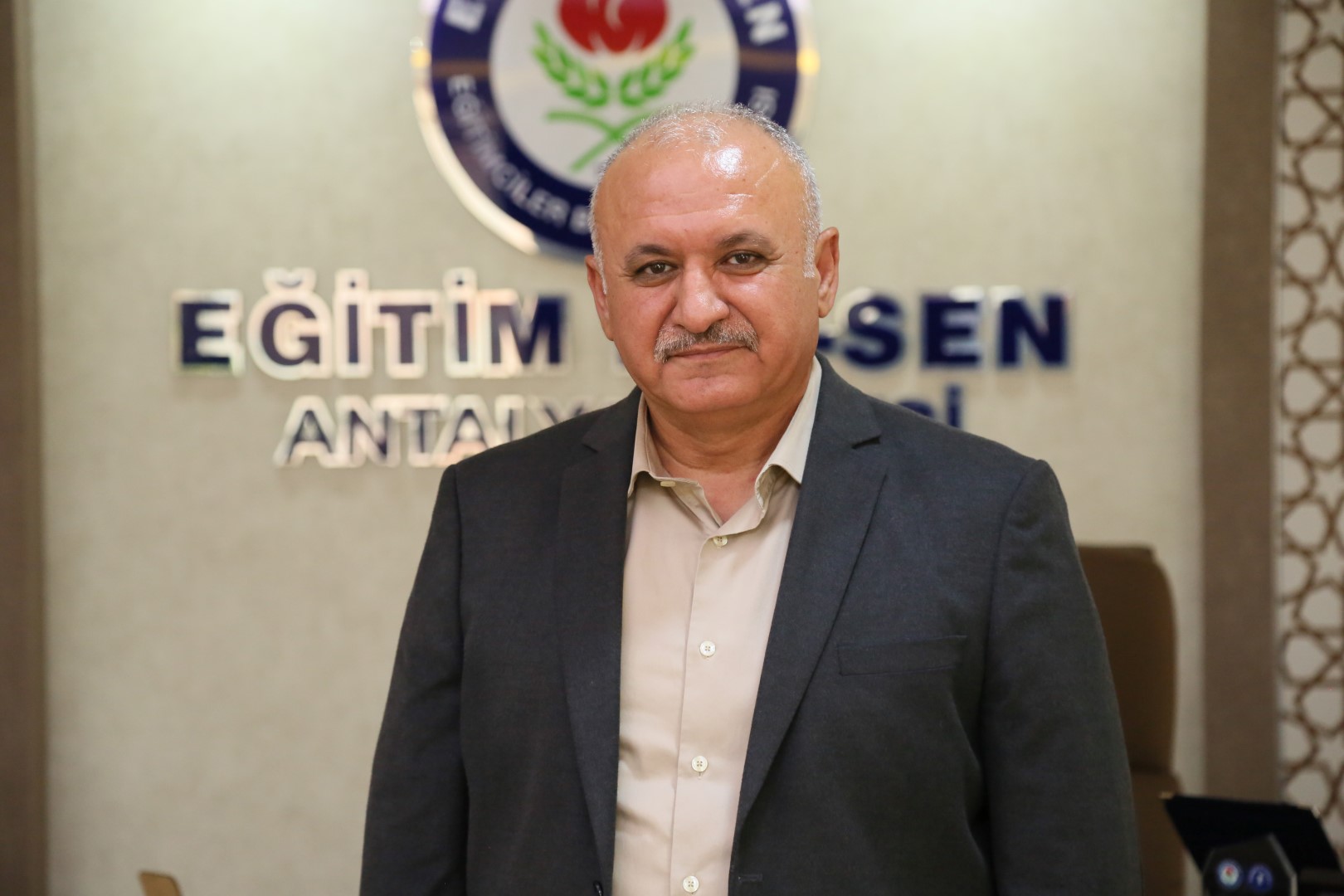 Cinayet Oyunlarina Egitim Sendikalarin 1040068 308652 (Large)