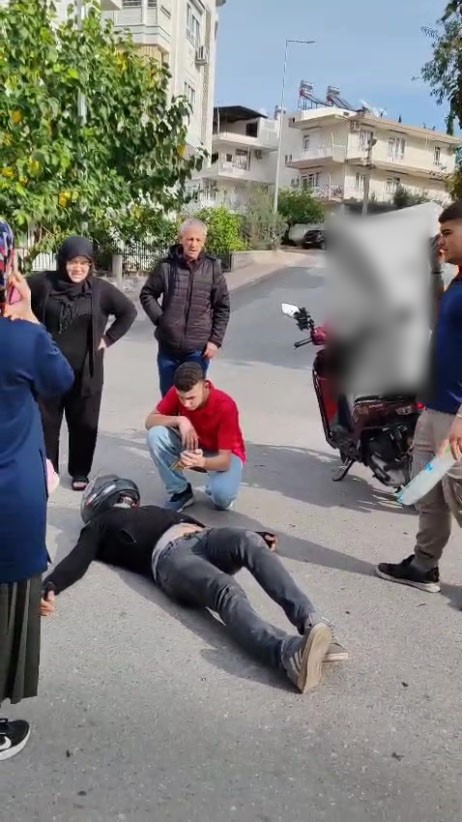 Çocuğunun Korktuğunu Görünce Kendi Acısını Bir Kenara Attı (3)