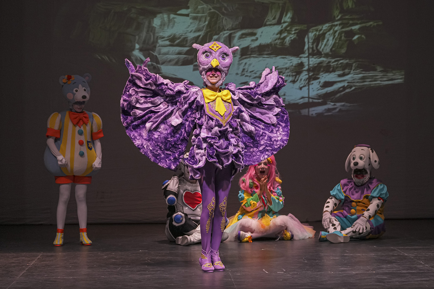 ‘Dino Ormanı’ Ile Miniklerin Neşeli Sesleri Sahneyi Doldurdu (4)