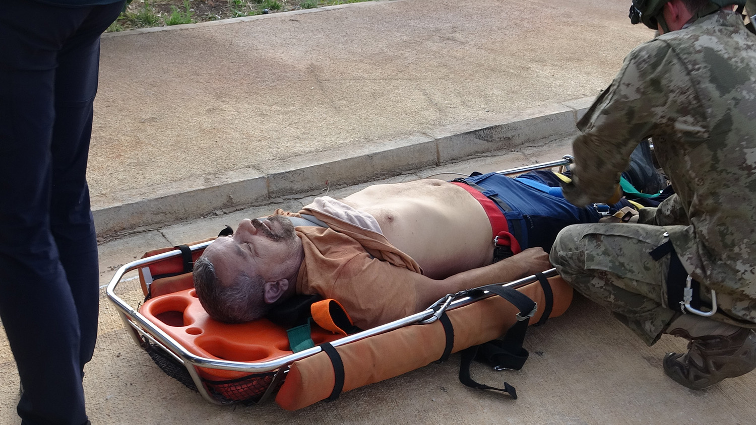 Ekiplerin Kurtarmak Için Seferber Olduğu Adam Hayatını Kaybetti (5)