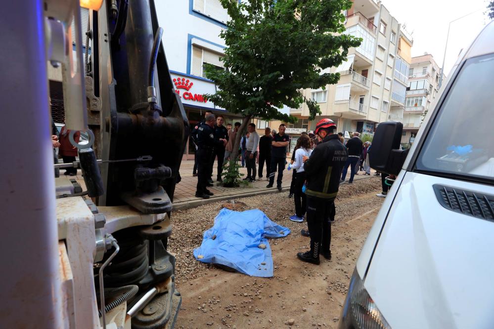 Ekmek Almaya Giden Yasli Adam Canindan Oldu (1)