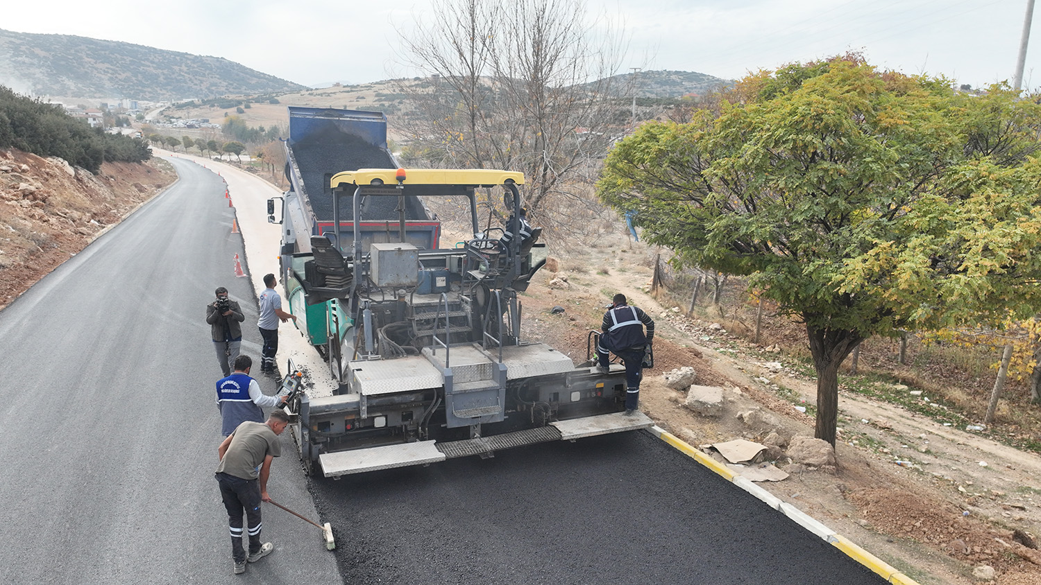 Elmalı Toptancı Hal Yoluna Sıcak Asfalt (7)