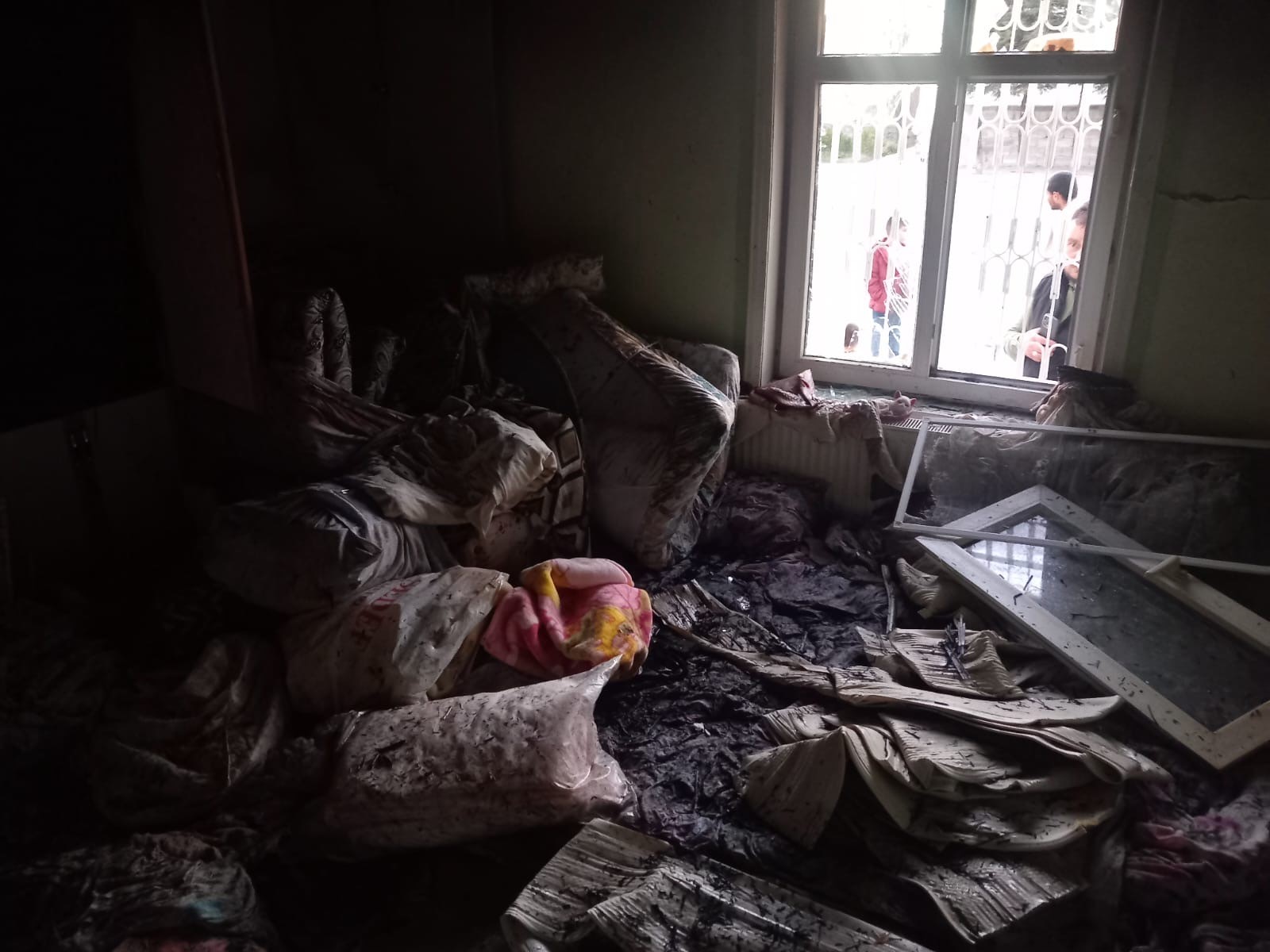 Ev Ve Dorse Yandi (1)