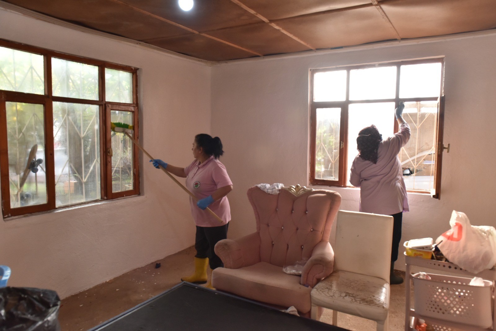 Evi Yanan Ailenin Talebine Başkan Kocagöz'den Yardım Eli (3)