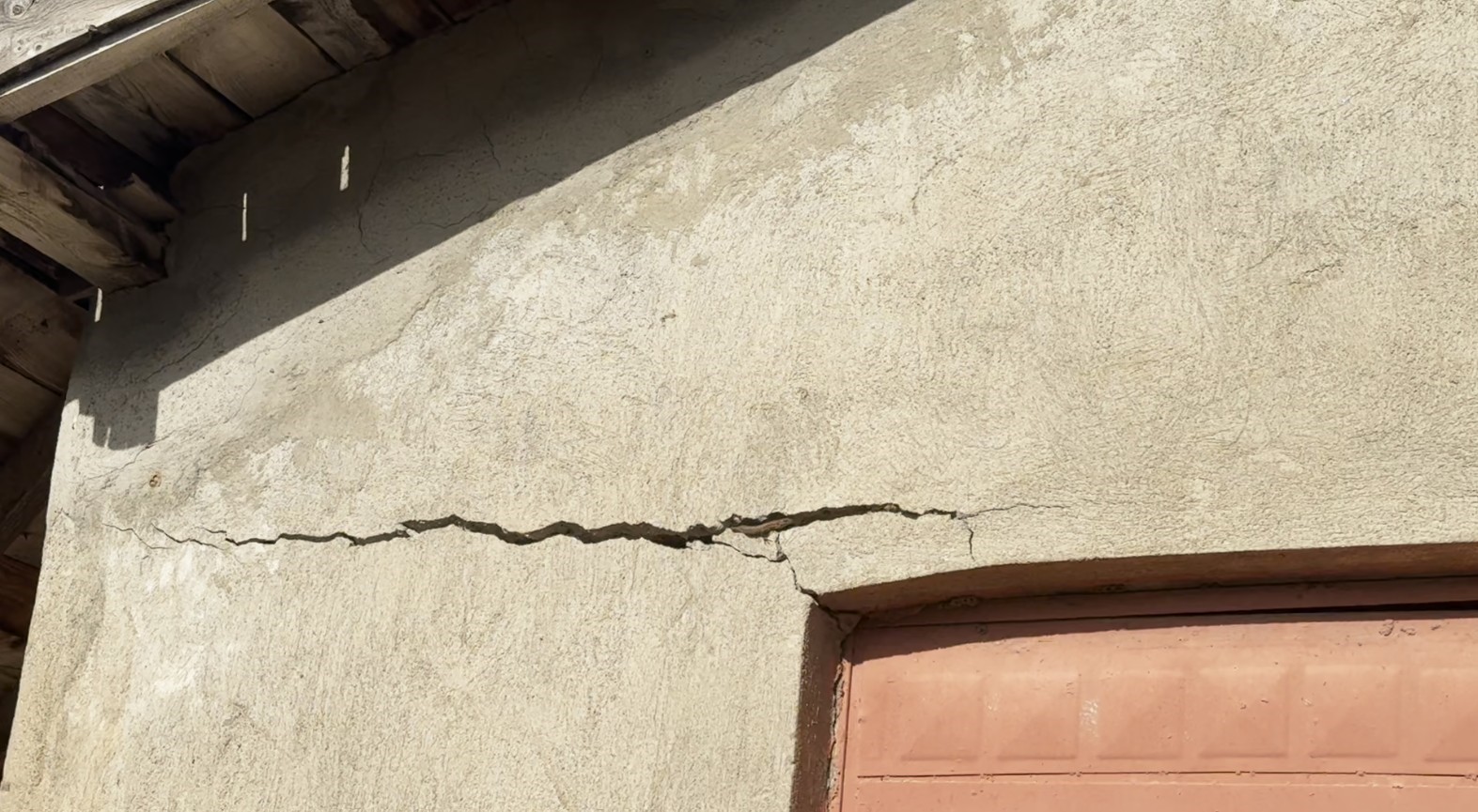 Evlerin Duvarları Çatladı (3)