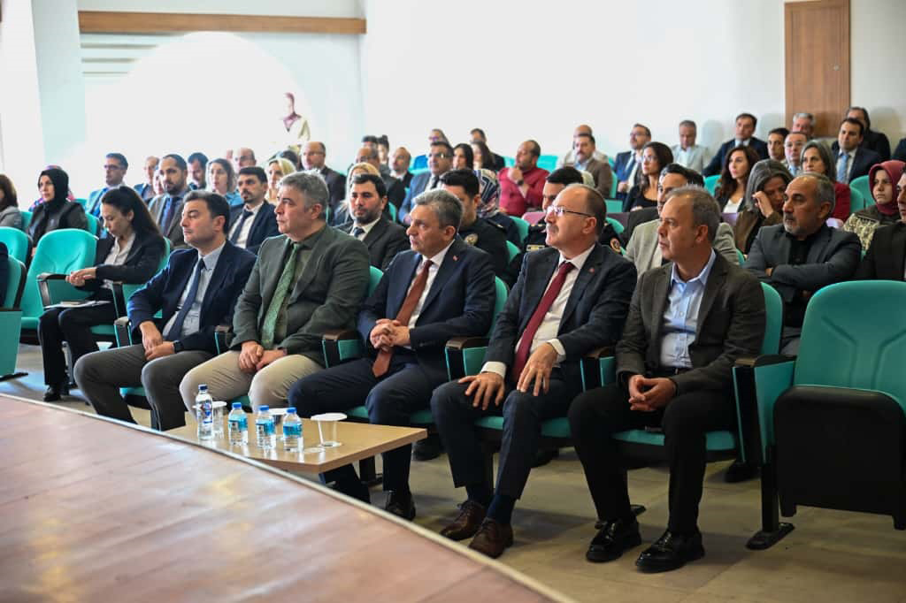 G E L E C E G I N T E K N O L O J I L I D E R L E R I D O S E M E A L T I 1010594 299754