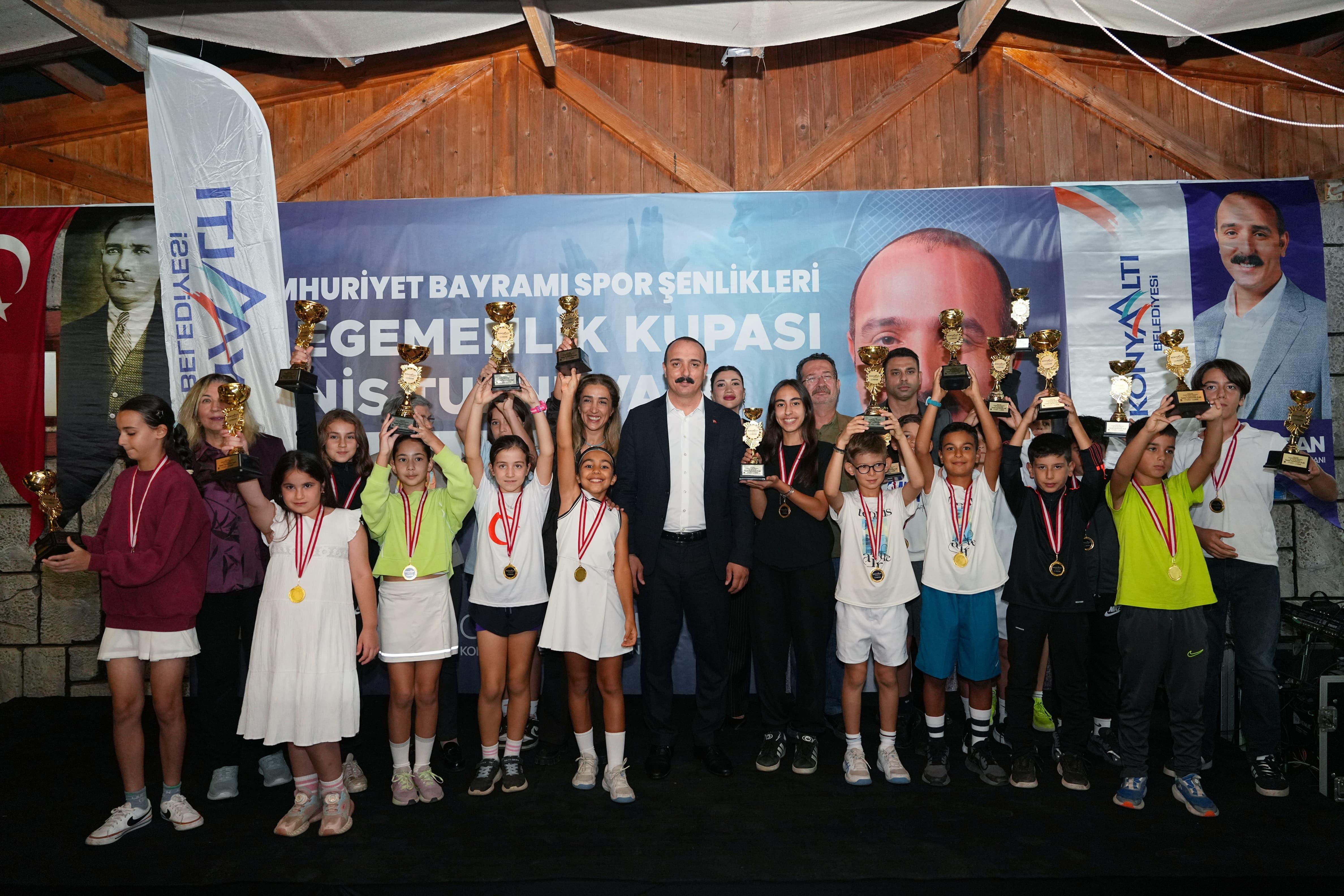 Genç Raketler Madalyalarini Başkan Kotan’dan Aldi (4)