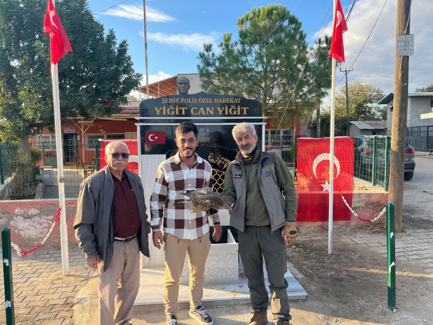 Hasadı Bıraktı Şahinin Yardımına Koştu (1)