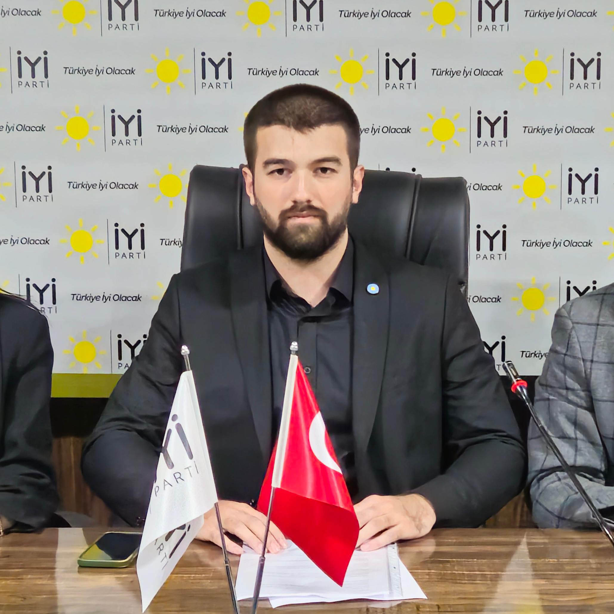 Iyi Parti Antalya Genclik Kollari Bayram Yasakli Madde