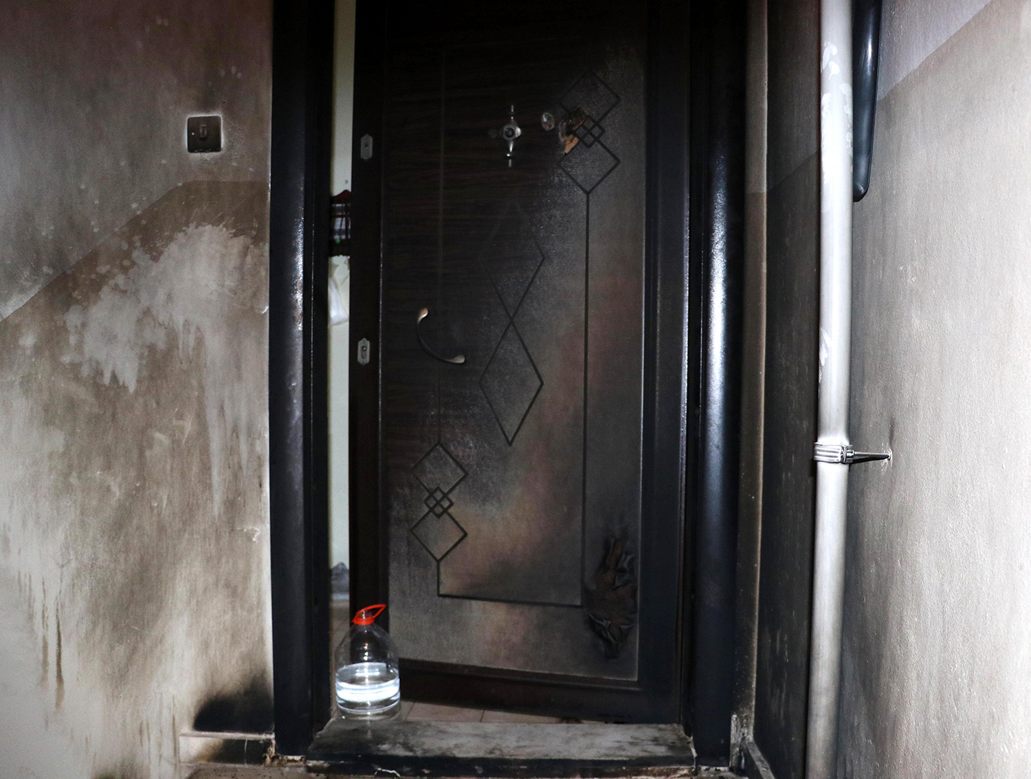 K O M S U S U N A E L E K T R I K L I T U Z A K K U R U P O L D U R M E 997686 295992