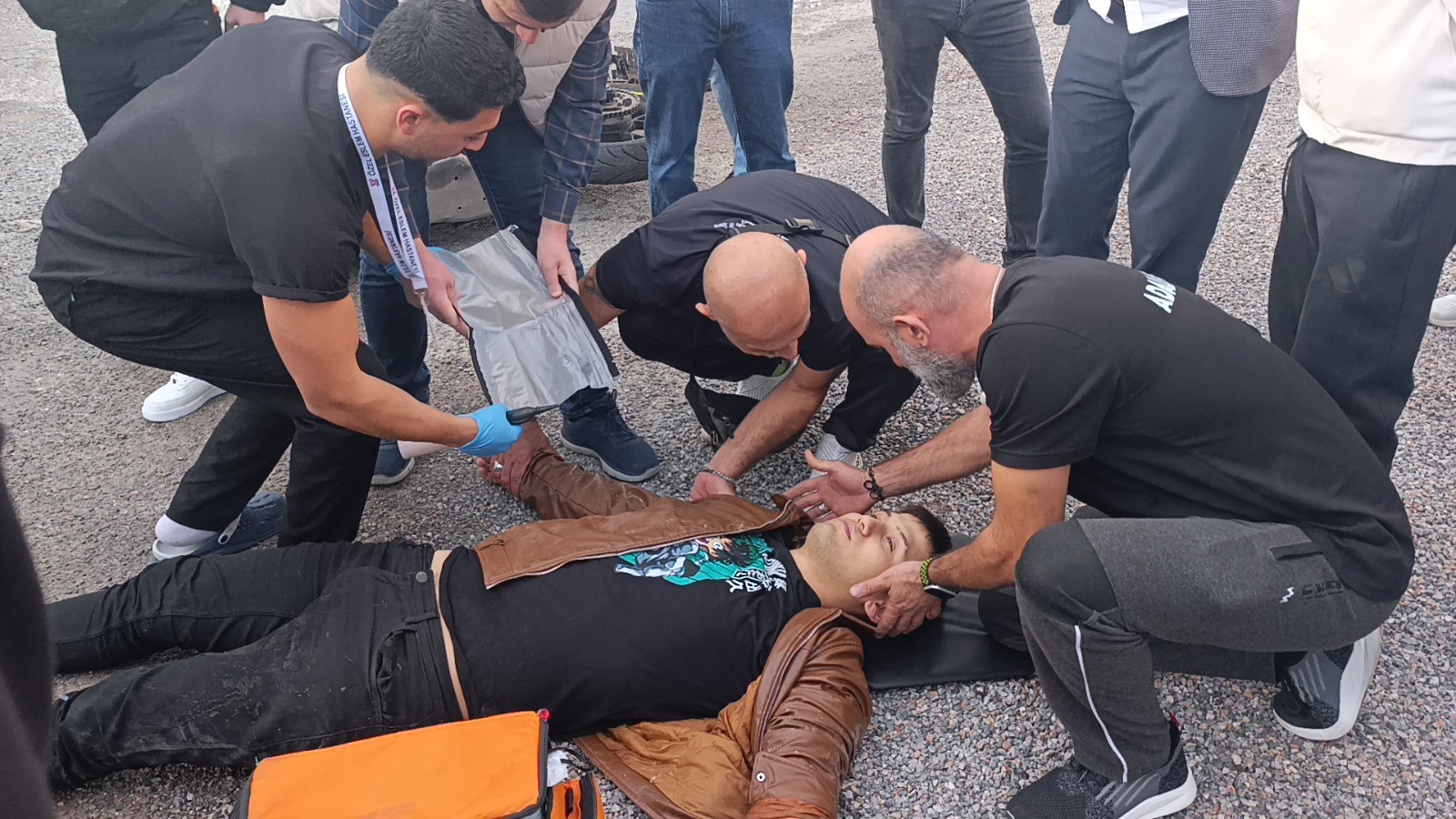 Kamyonetle Çarpışıp Motosikletiyle 25 Metre Sürüklendi (3)