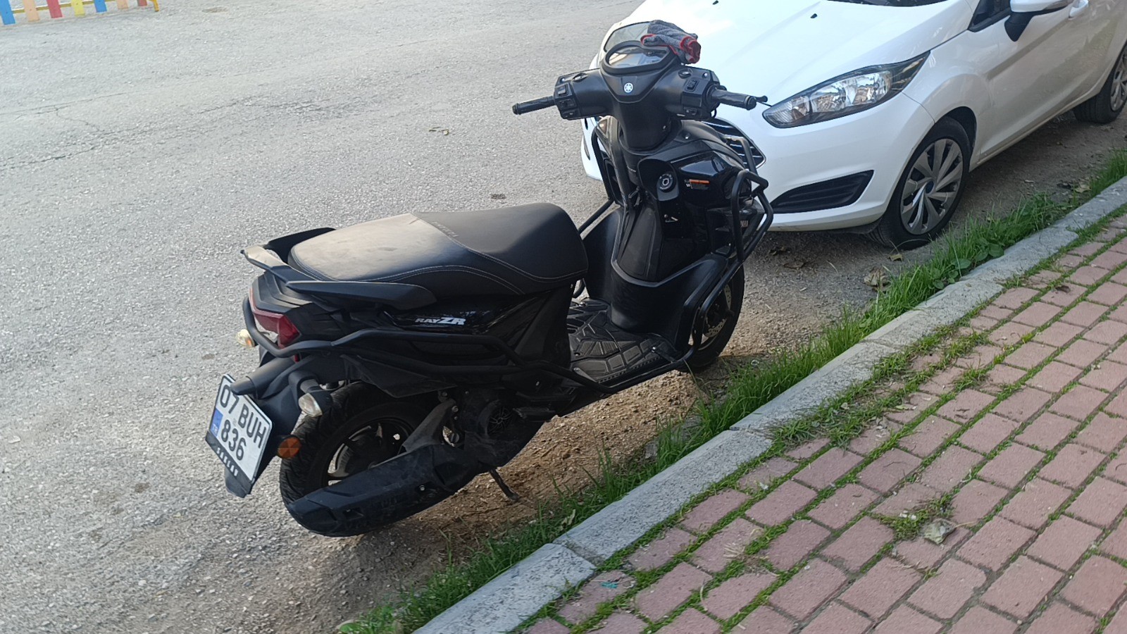 Kasksız Yolcu Kafasını Kaldırıma Çarpmaktan Kıl Payı Kurtuldu (1)