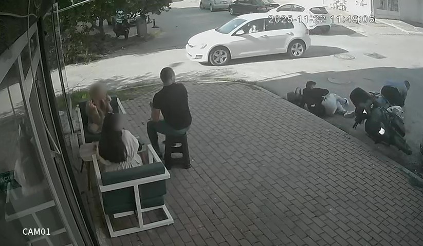 Kasksız Yolcu Kafasını Kaldırıma Çarpmaktan Kıl Payı Kurtuldu (3)