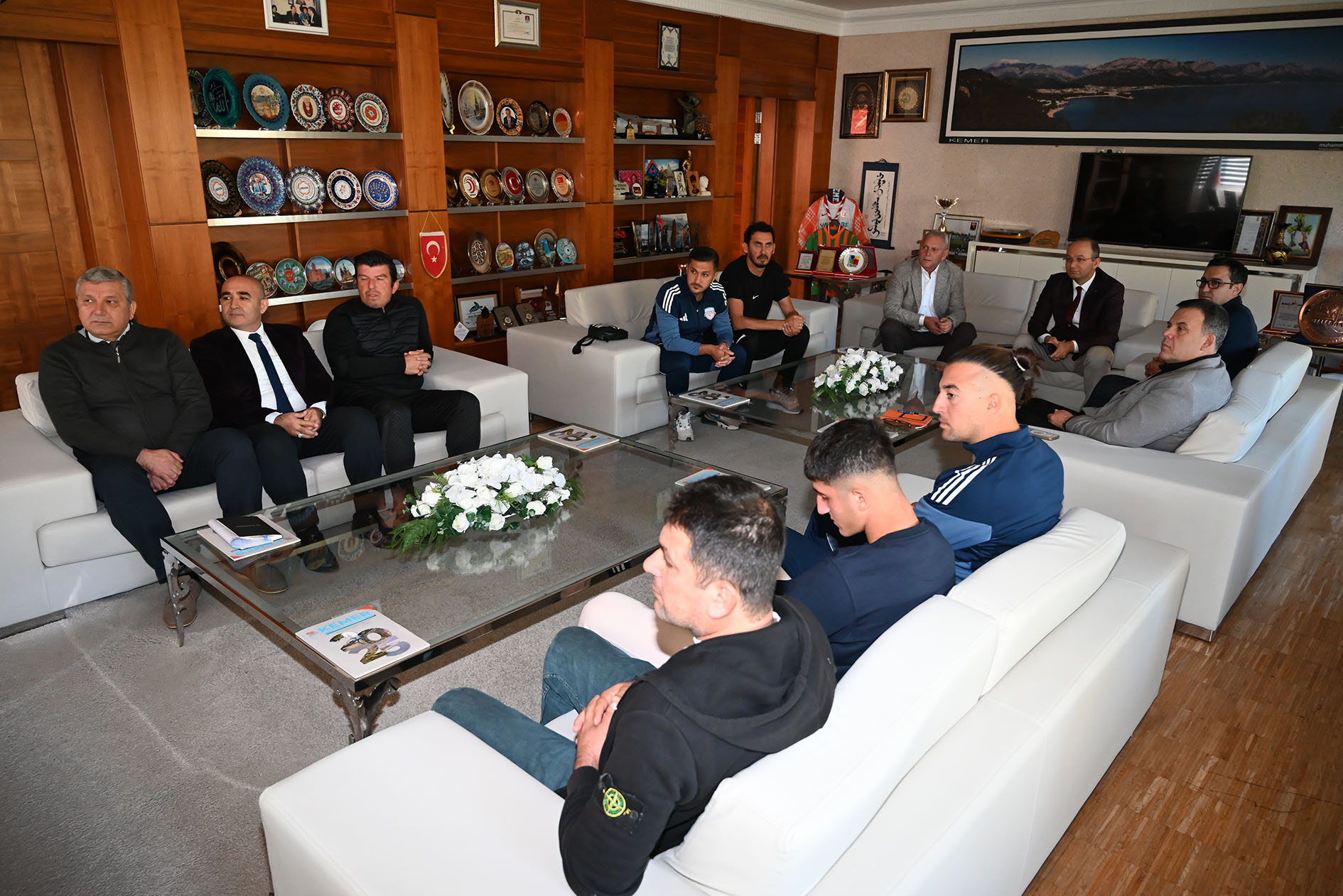 Kemer Belediyespor Bir Futbolcuyu Daha Transfer Etti (3)