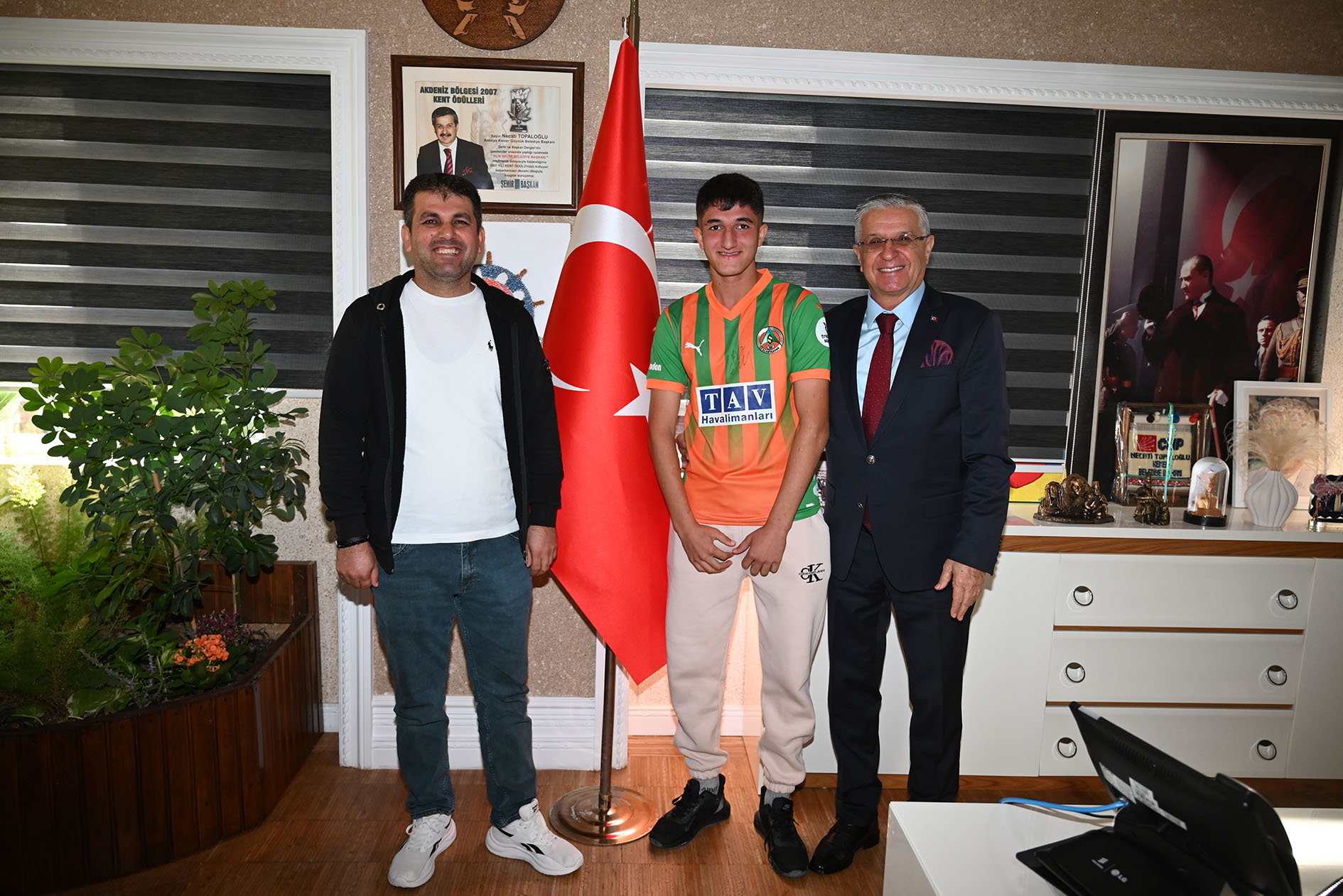 Kemer Belediyespor Bir Futbolcuyu Daha Transfer Etti (5)