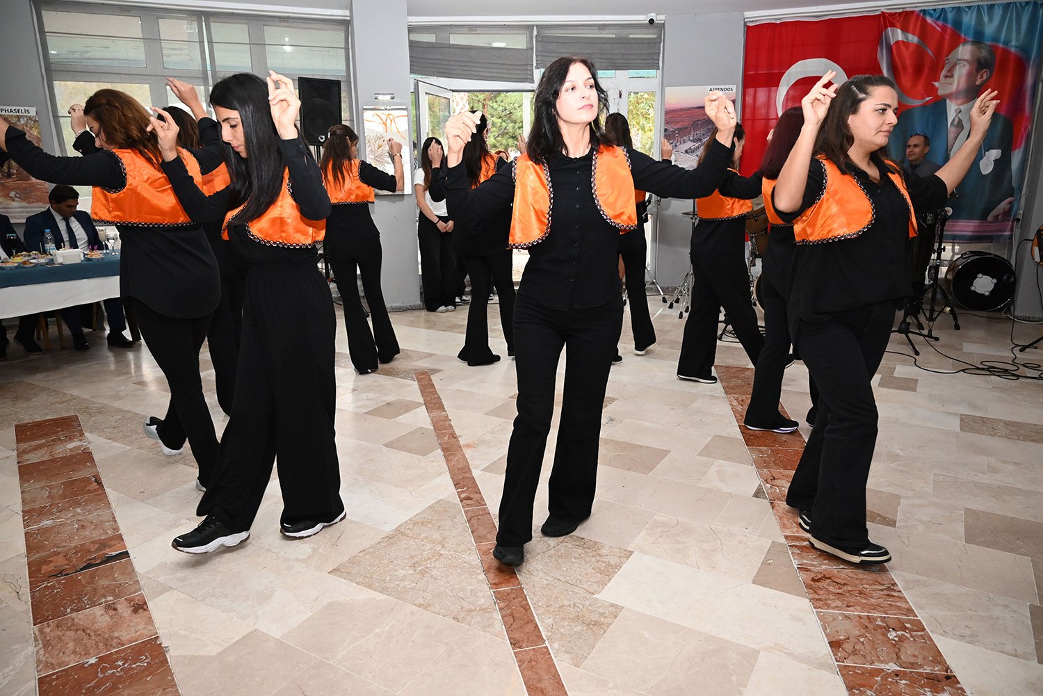 Kemer’de Öğretmenler Günü Programı Düzenlendi (1)