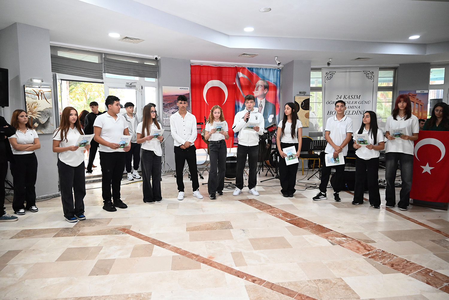 Kemer’de Öğretmenler Günü Programı Düzenlendi (5)