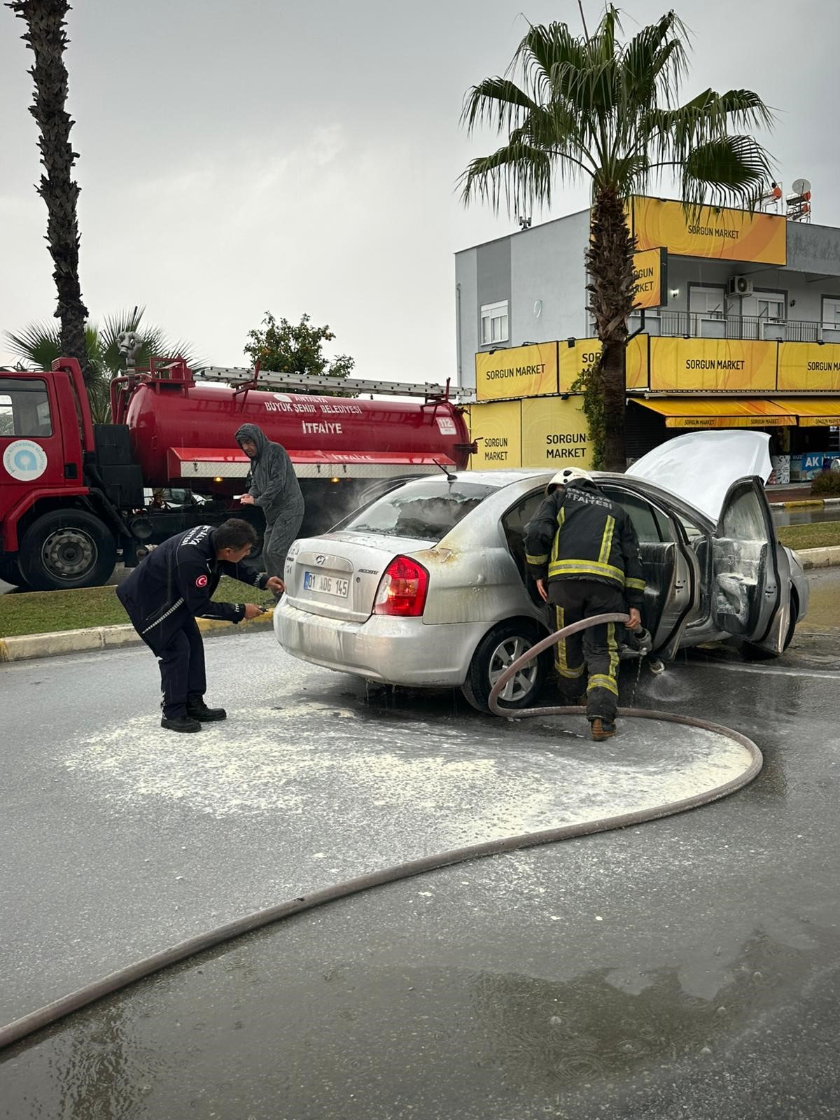 Kendini Dısarı Attı (1)