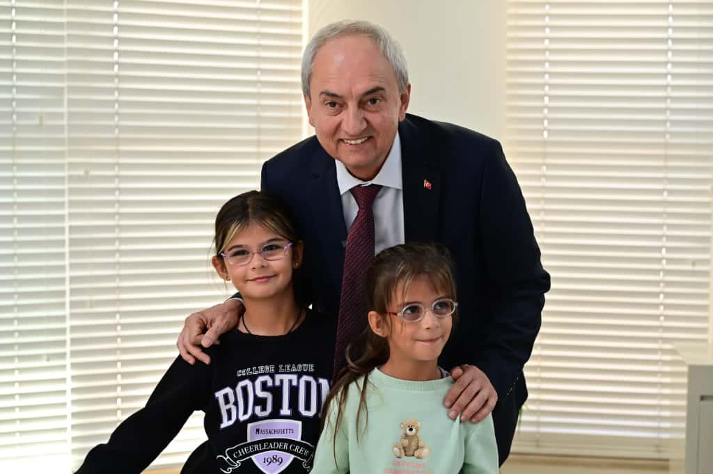 Kepez Belediyesi Okullarda Goz Sagligi Taramasi Yapti 100 Cocuga Ucretsiz Gozluk 3