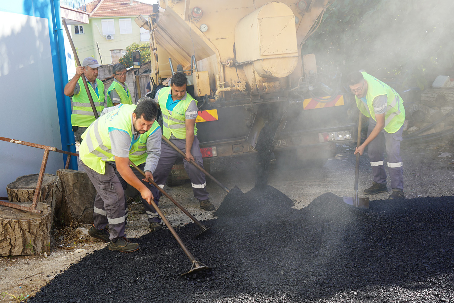 Konyaalti Beledi̇yesi̇ Şehi̇t Ai̇lesi̇ni̇ Unutmadi (4)