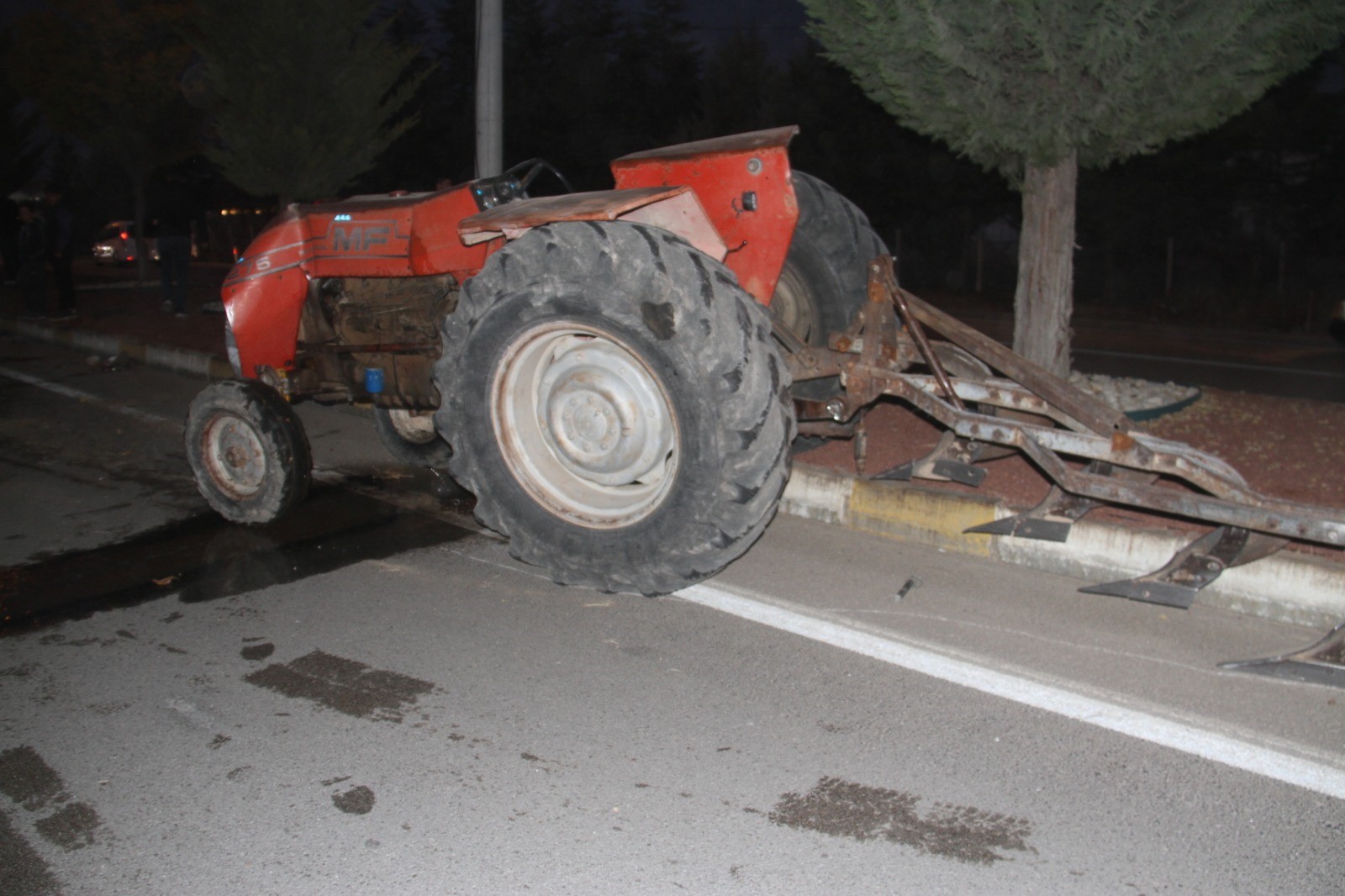 Konyada Traktor Otomobil Carpisti (1)