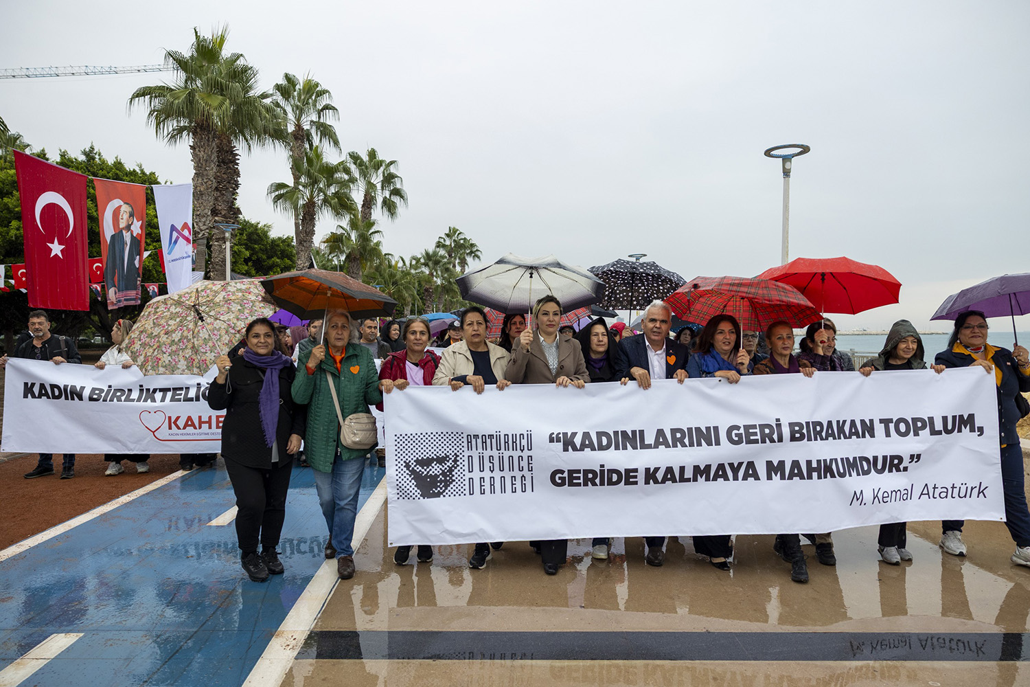 Mersin’de Kadınlara Yönelik Şiddete Karşı Farkındalık Etkinlikleri Düzenlendi (2)