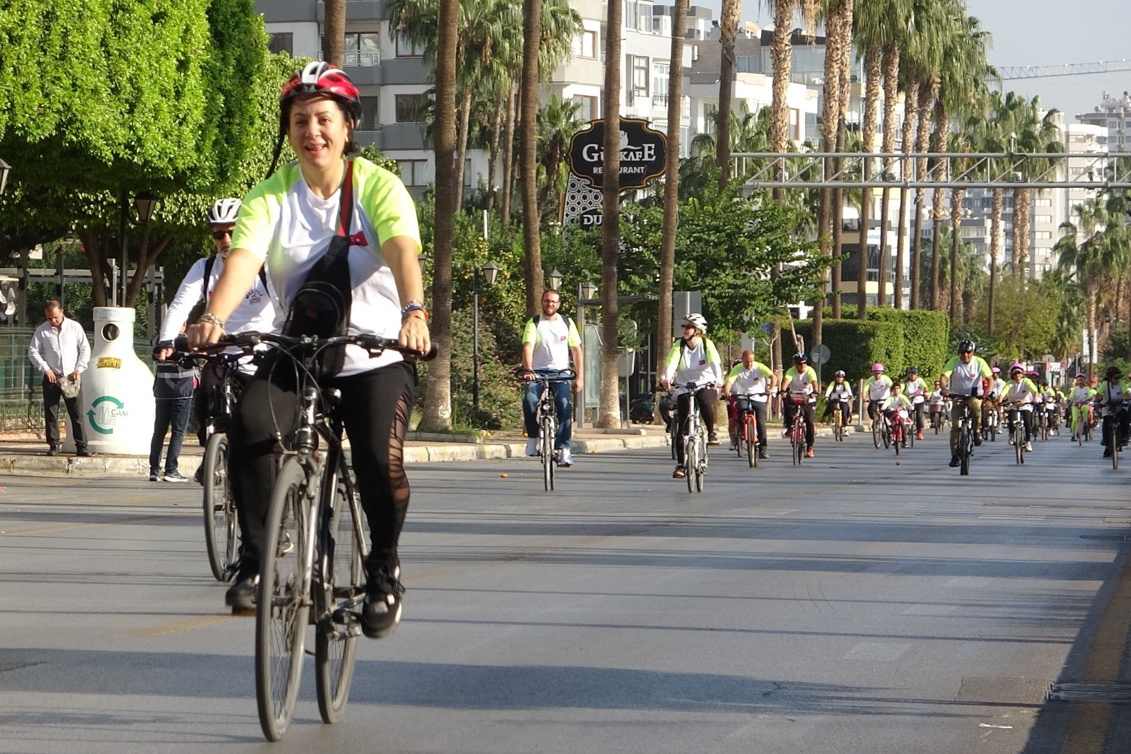 Mersin’de Yaşlısından Gencine Bisiklet Tutkunları Pedal Çevirdi (1)