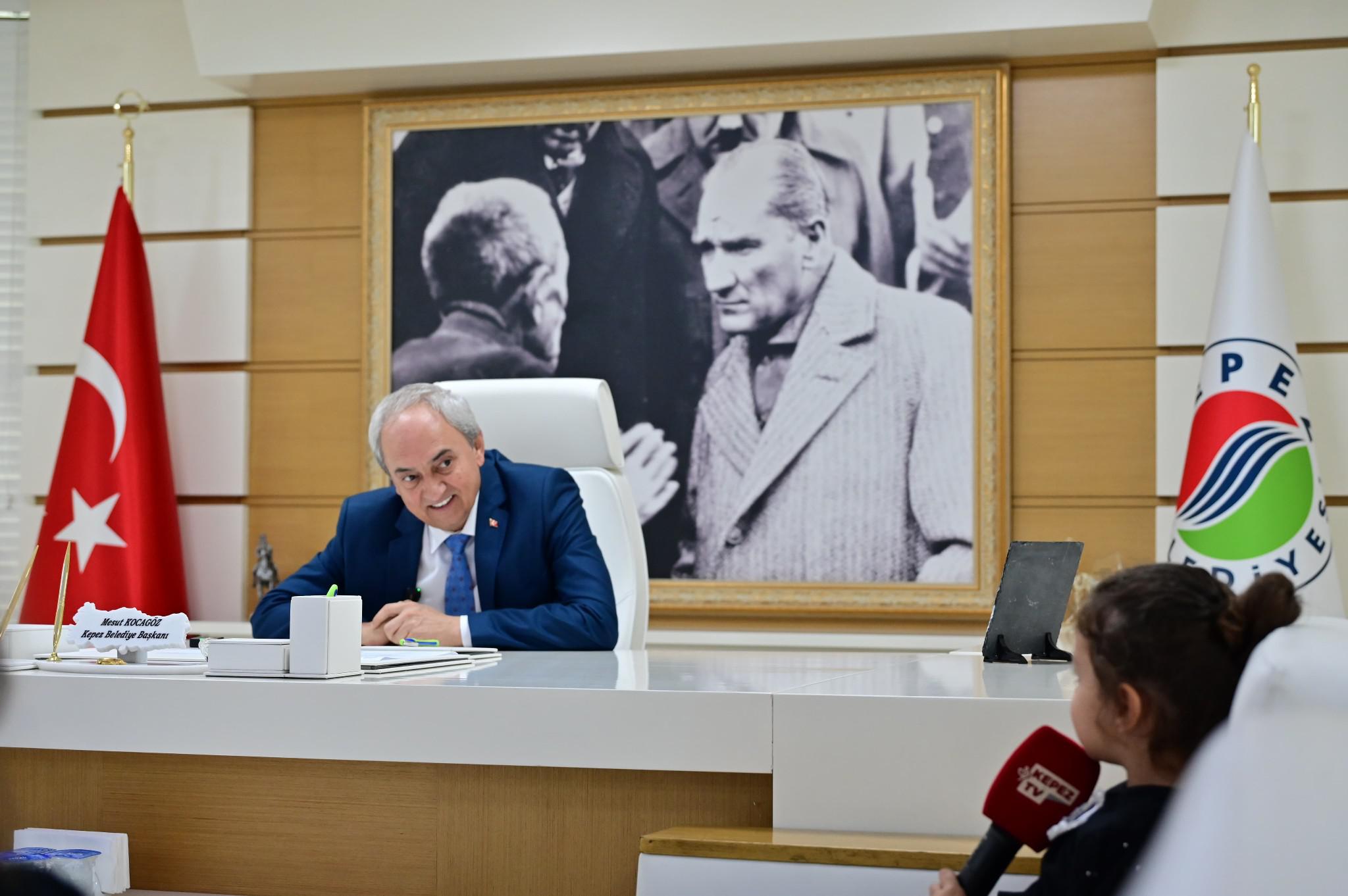 Minik Ogrenciler Sordu, Baskan Kocagoz Ataturku Anlatti 3