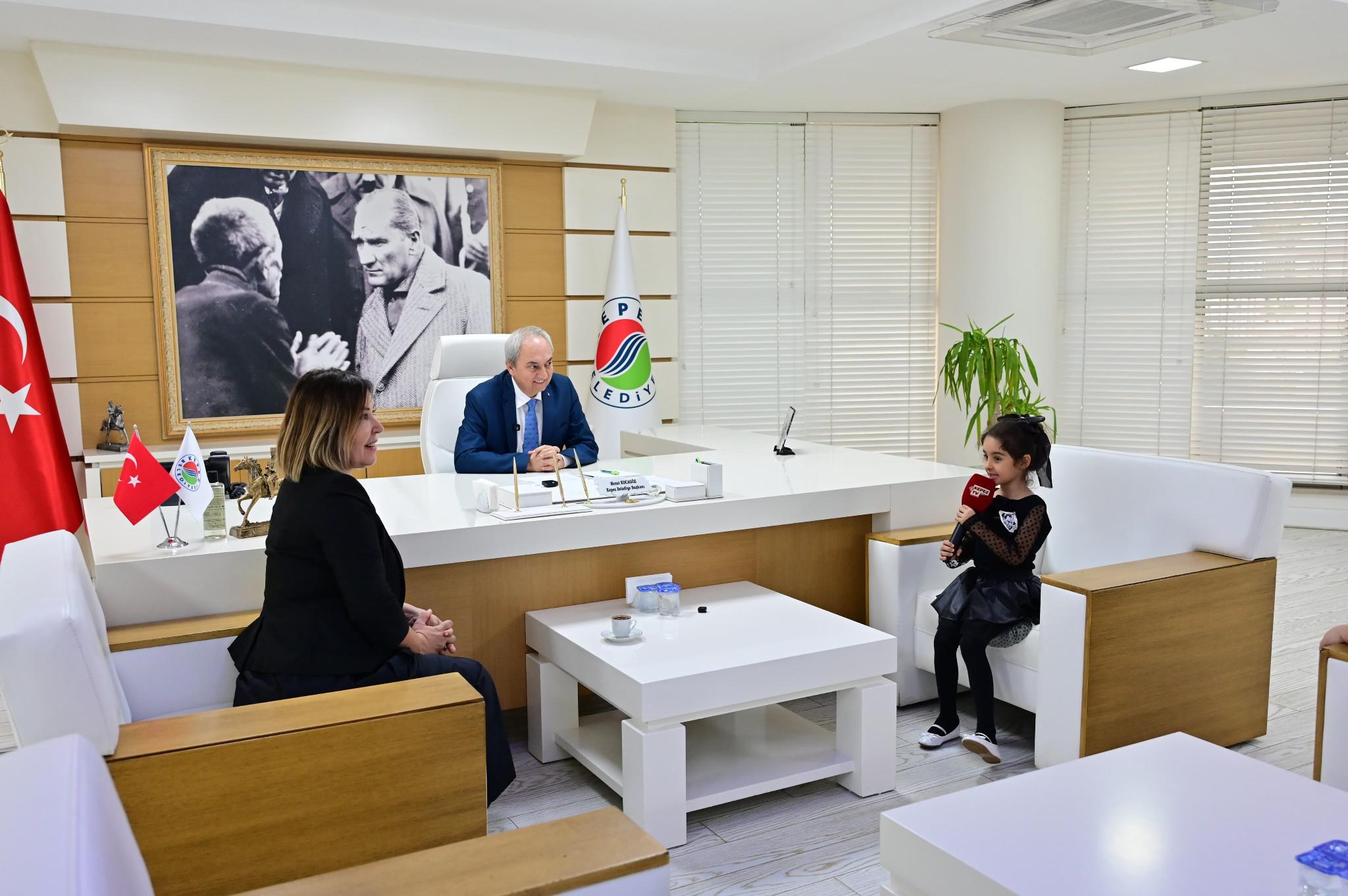 Minik Ogrenciler Sordu, Baskan Kocagoz Ataturku Anlatti 4