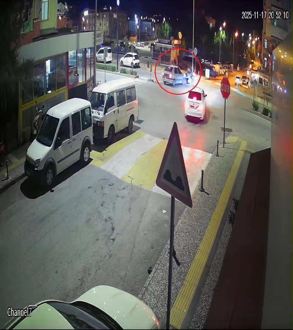 Motosikletli Aracın Üstünden Takla Atarak Uçtu (2)