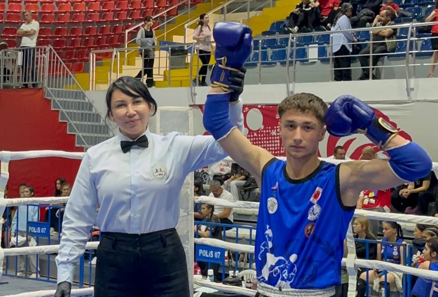Muay Thai Şampiyonası’nda Birinci Oldu (1)